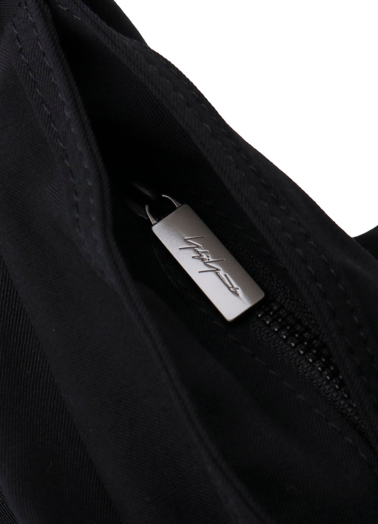 W/GABARDINE CROSS DRAPED SHOLDER BAG