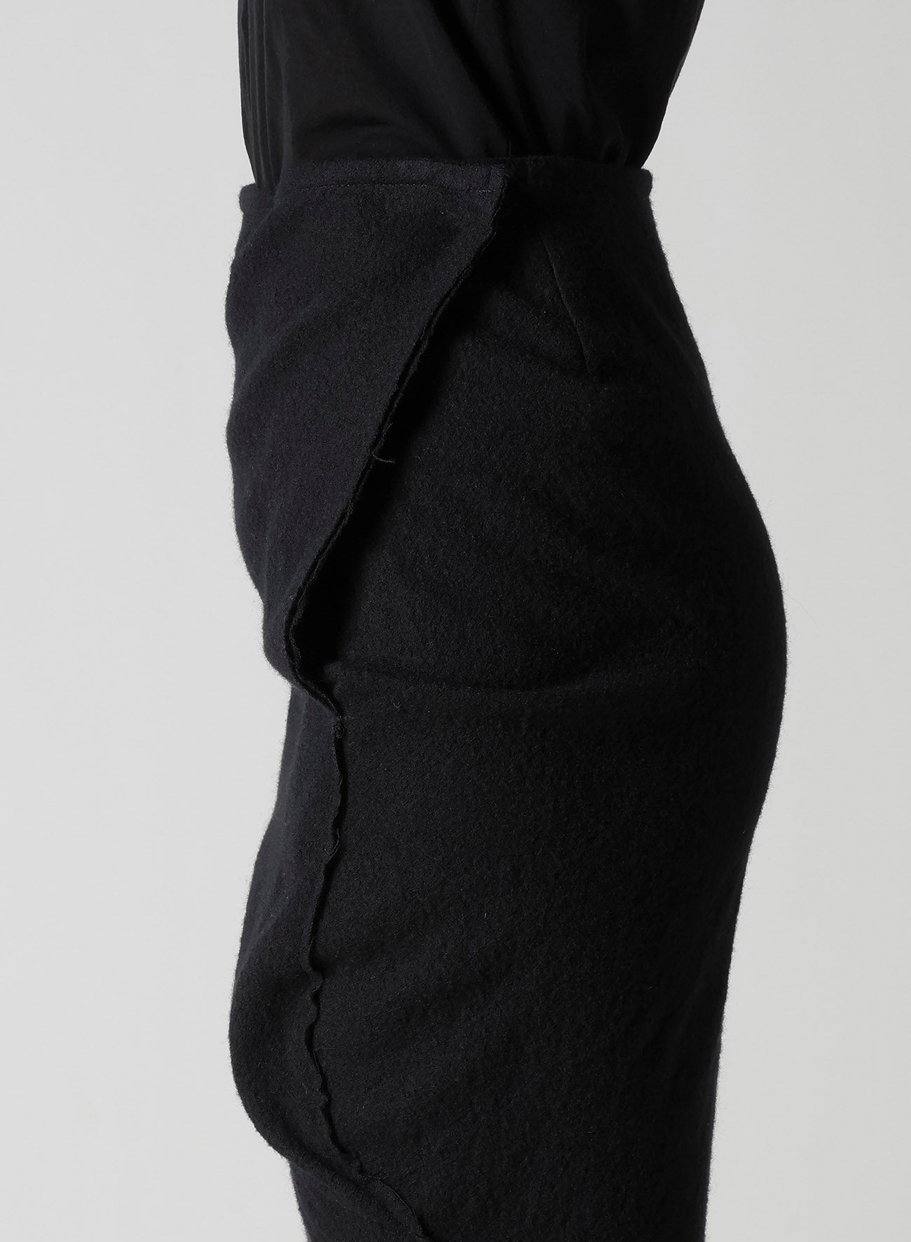 SHRINKED WOOL SERGE TWISTED SKIRT