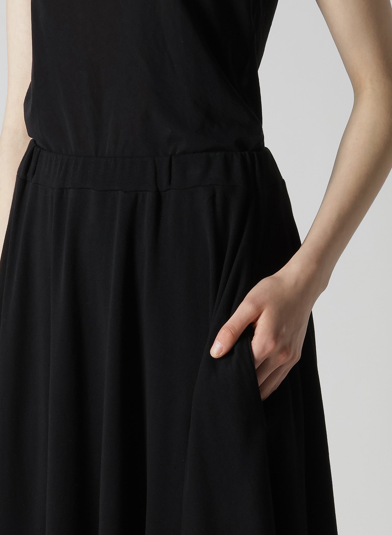 HIGH TWISTED GAUZE TERRY DRAPED HEM SKIRT