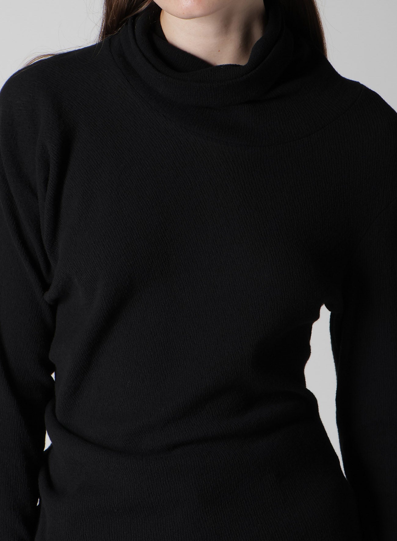 HIGH TWISTED LINKS DRAPED TURTLE NECK PO