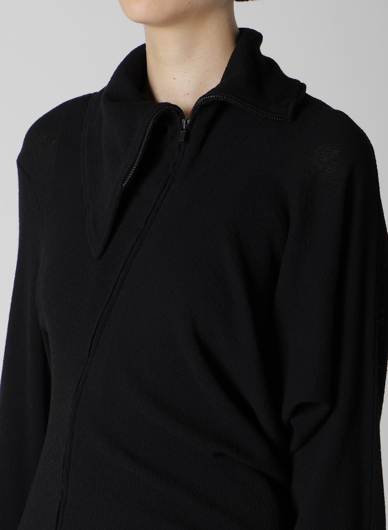 HIGH TWISTED LINKS DRAPED TURTLE NECK CARDIGAN
