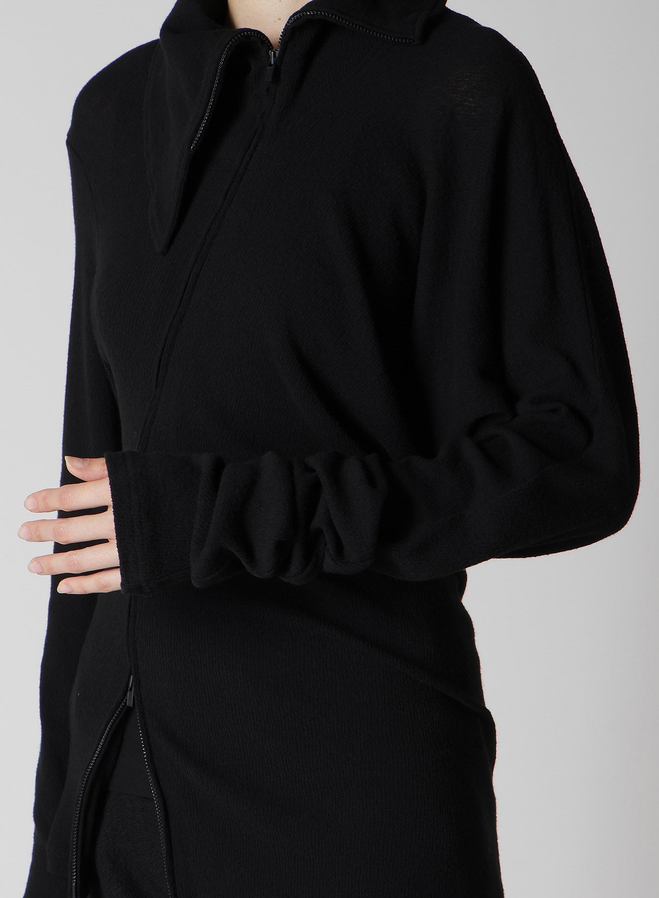 HIGH TWISTED LINKS DRAPED TURTLE NECK CARDIGAN