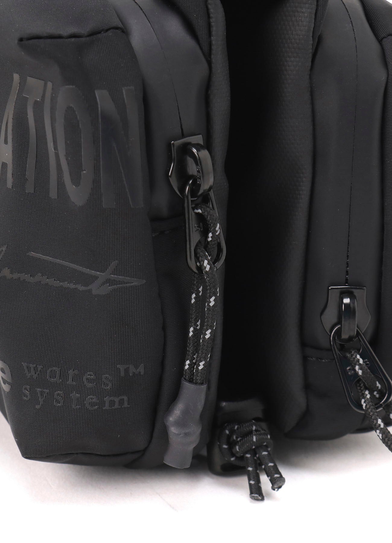 TECH SATEEN BOTTLE SACOCHE