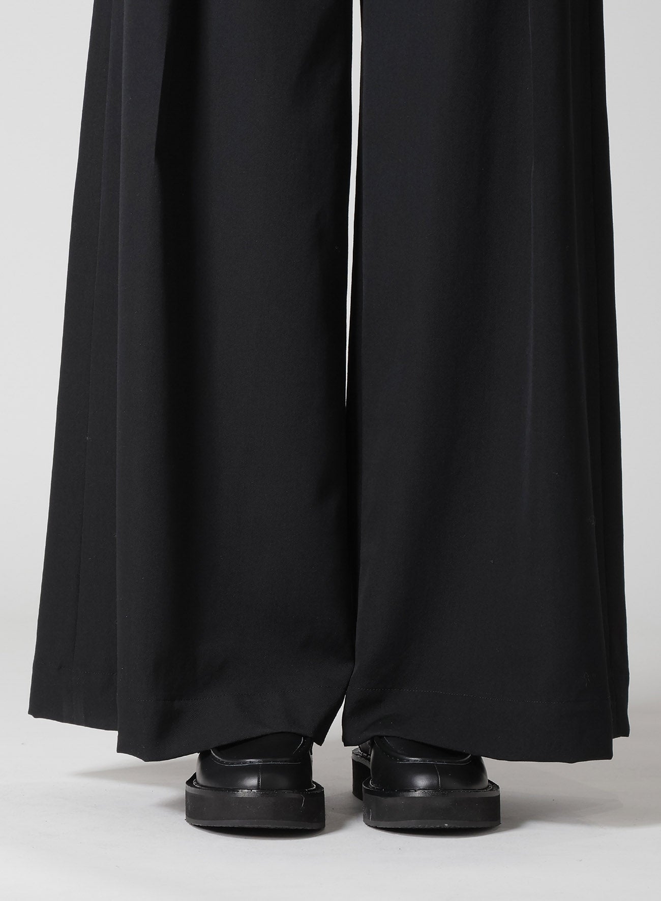 GABARDINE LAYERED-LIKE WIDE PANTS