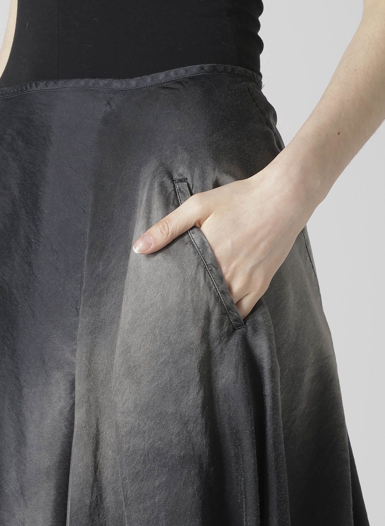 Cu/C BLEACHED SATIN ASYMMETRIC SKIRT