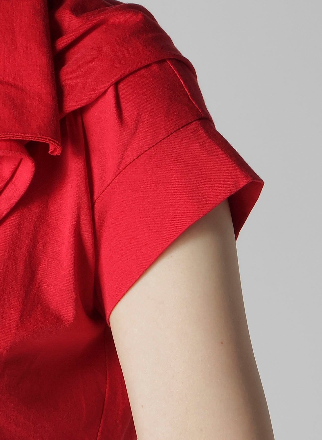 AIRY JERSEY DRAPE DETAIL SHORT SLV T-SHIRT