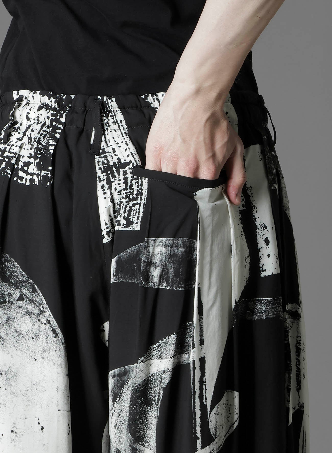 RAYON PRINT NUMBER PATTERN BALLOON PANTS