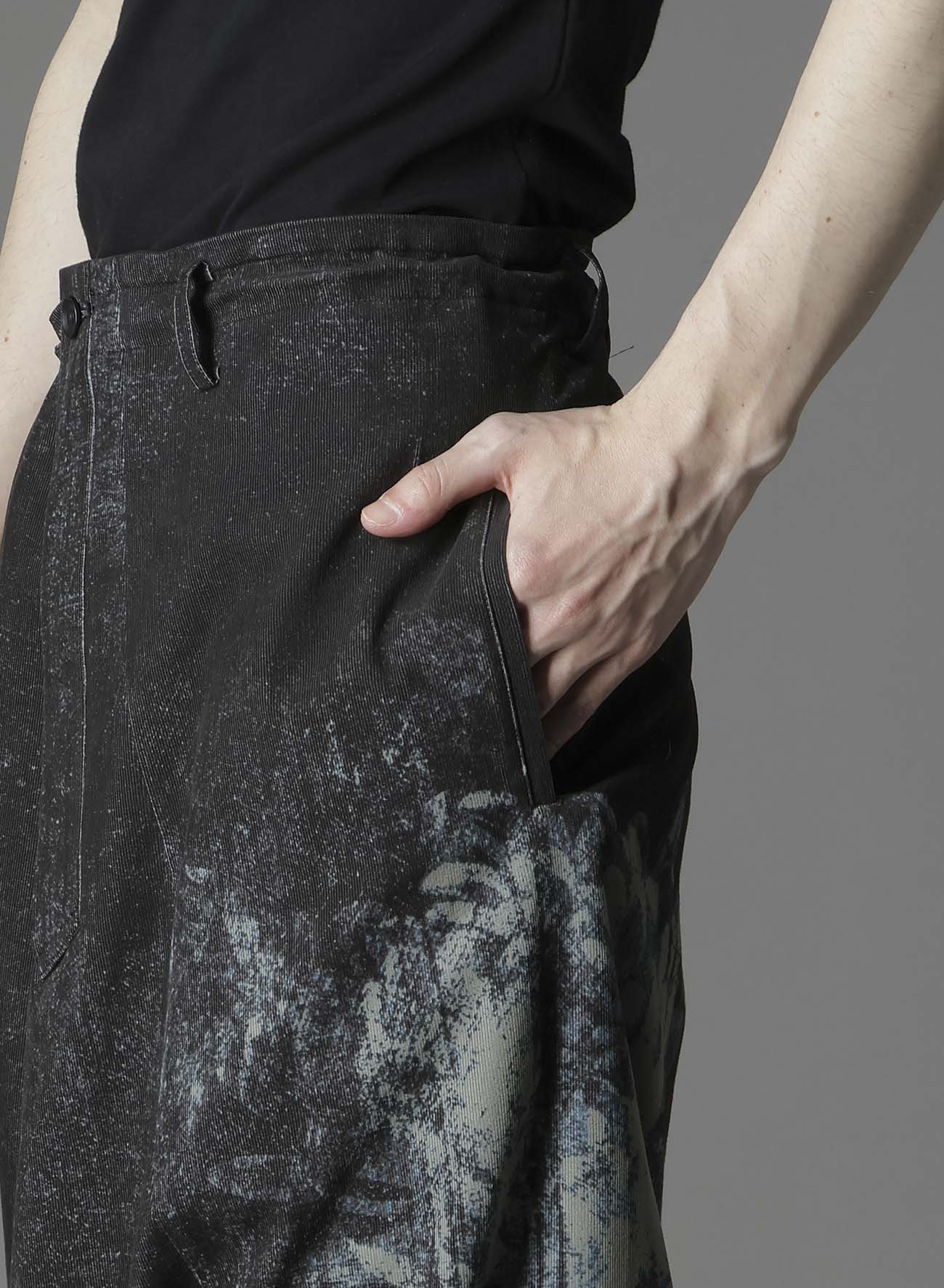 NARROW RIBS CORDUROY SAROUEL PANTS