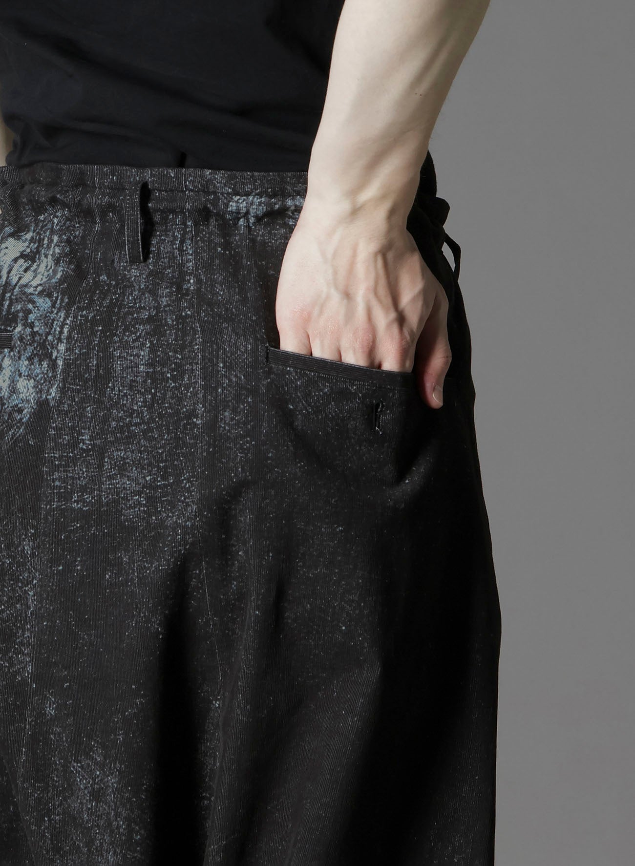 NARROW RIBS CORDUROY SAROUEL PANTS