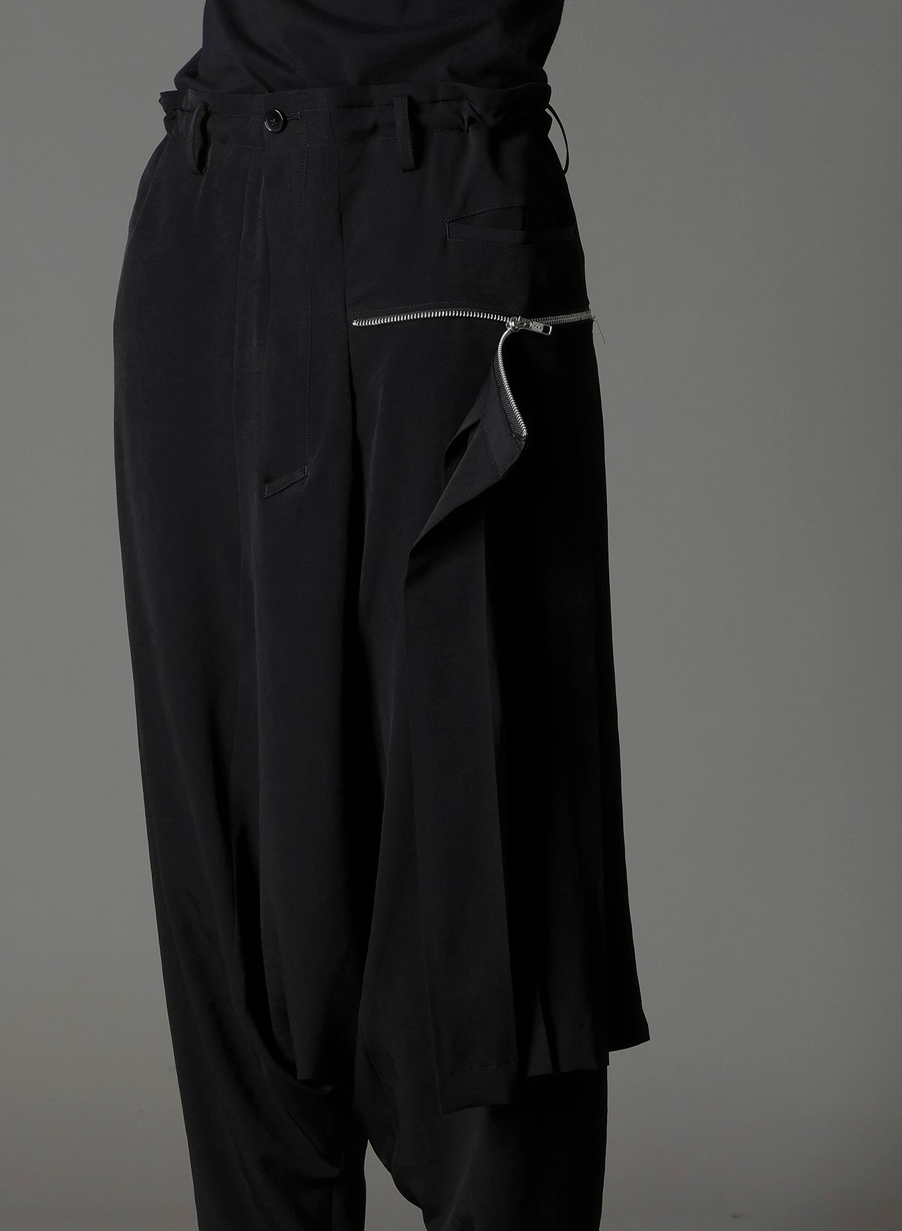 CREPE DE CHINE PLEATED SAROUEL PANTS
