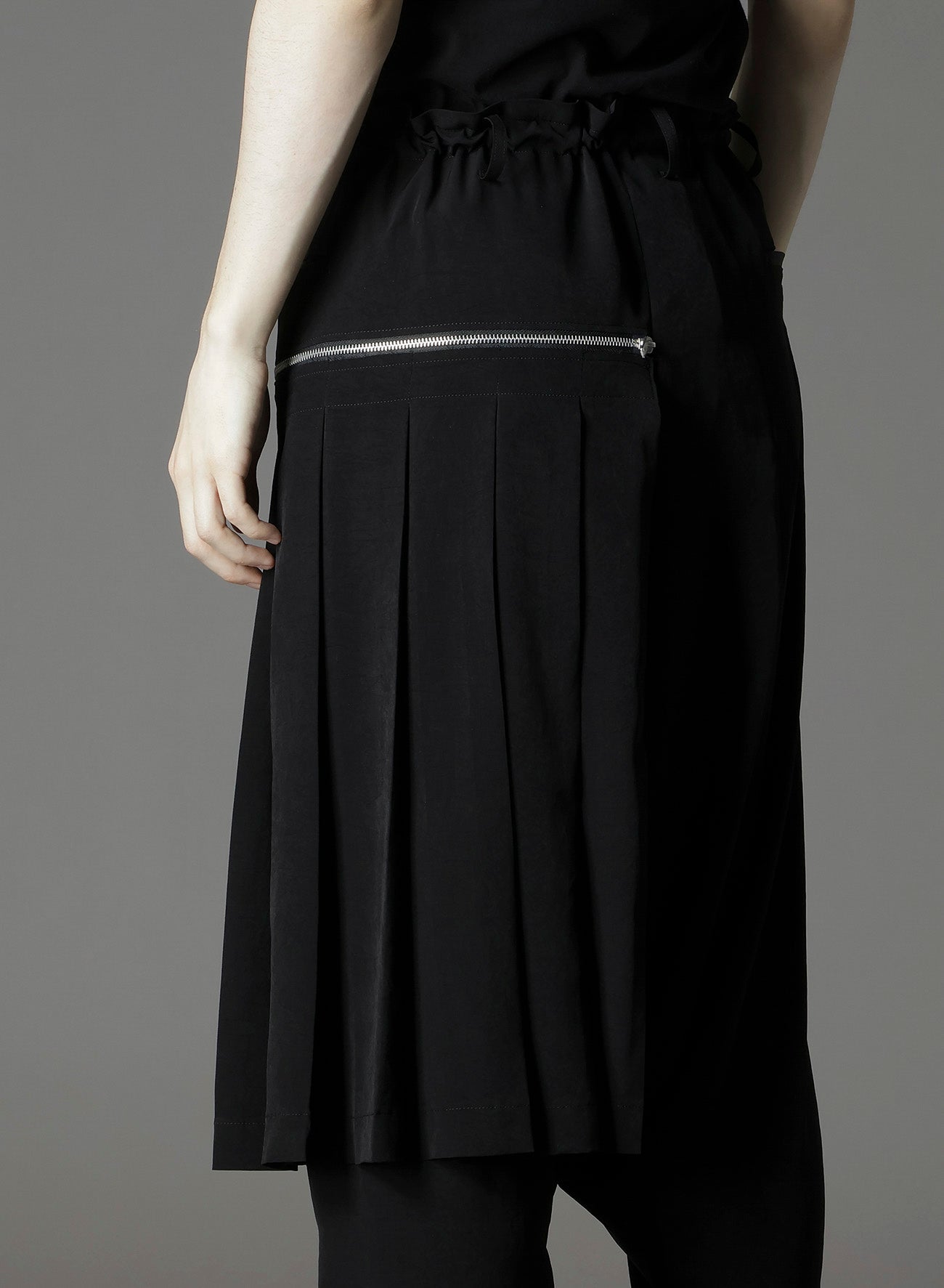 CREPE DE CHINE PLEATED SAROUEL PANTS
