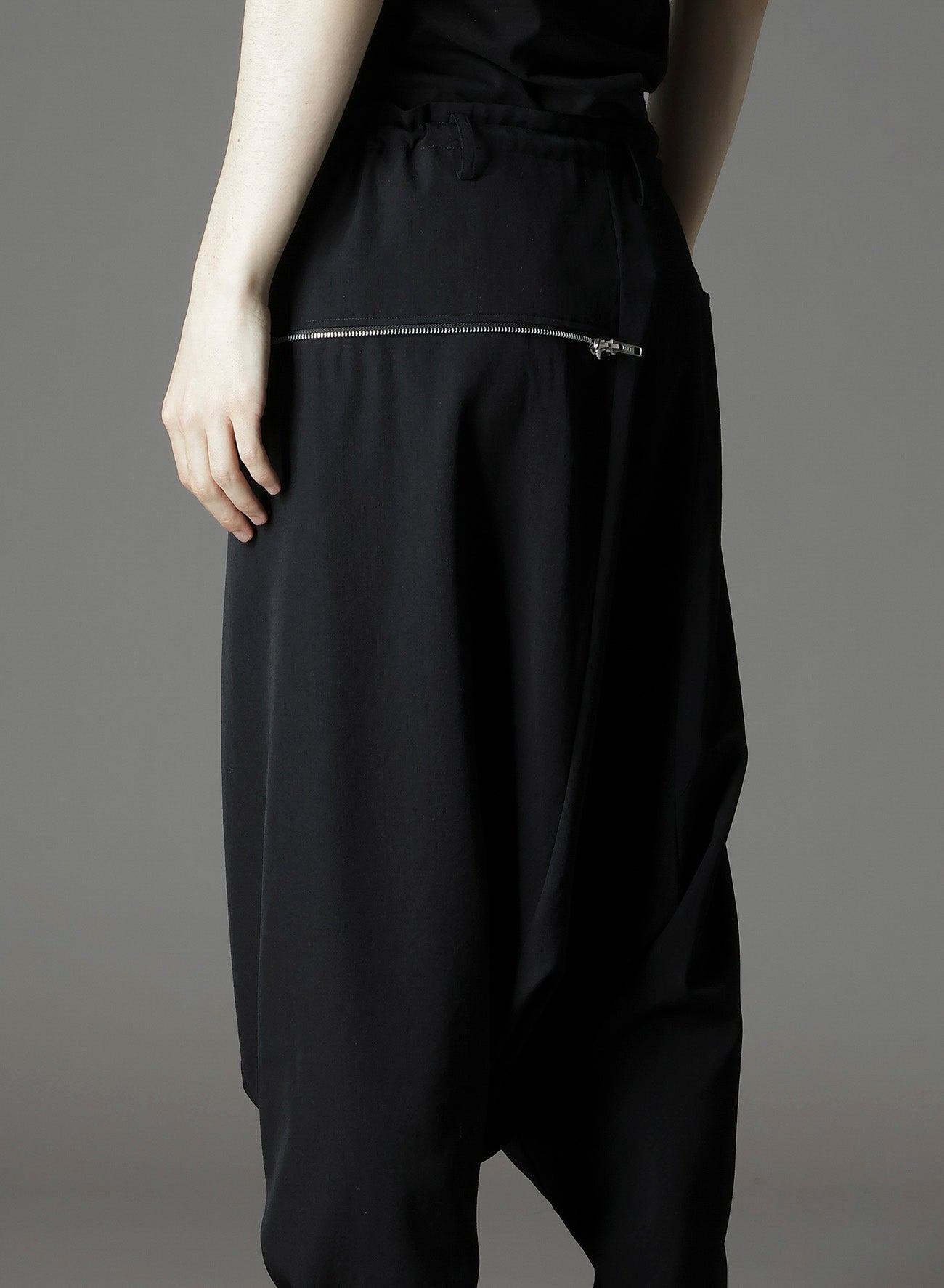W/GABARDINE DOUBLE GAUZE PLEATED SAROUEL PANTS