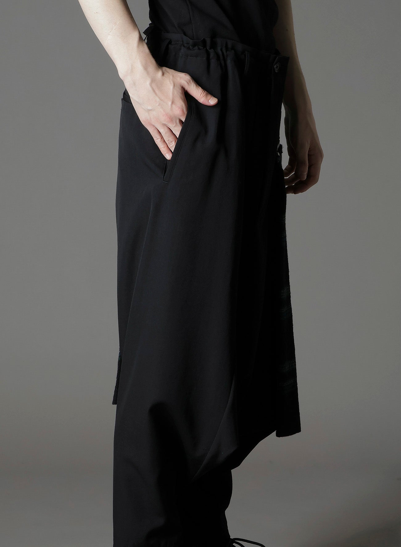 W/GABARDINE DOUBLE GAUZE PLEATED SAROUEL PANTS