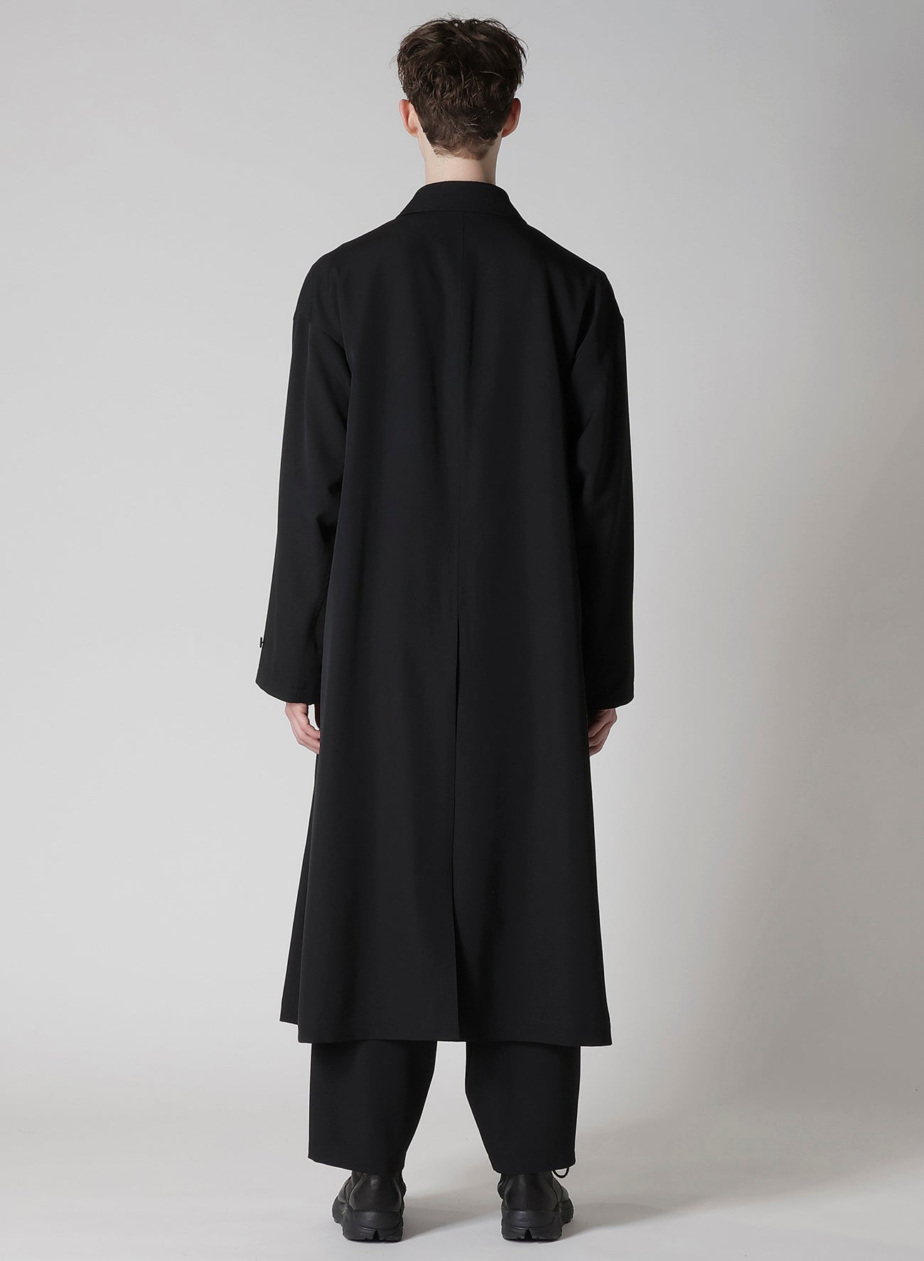 WOOL GABARDINE DESIGNED SLEEVE COAT