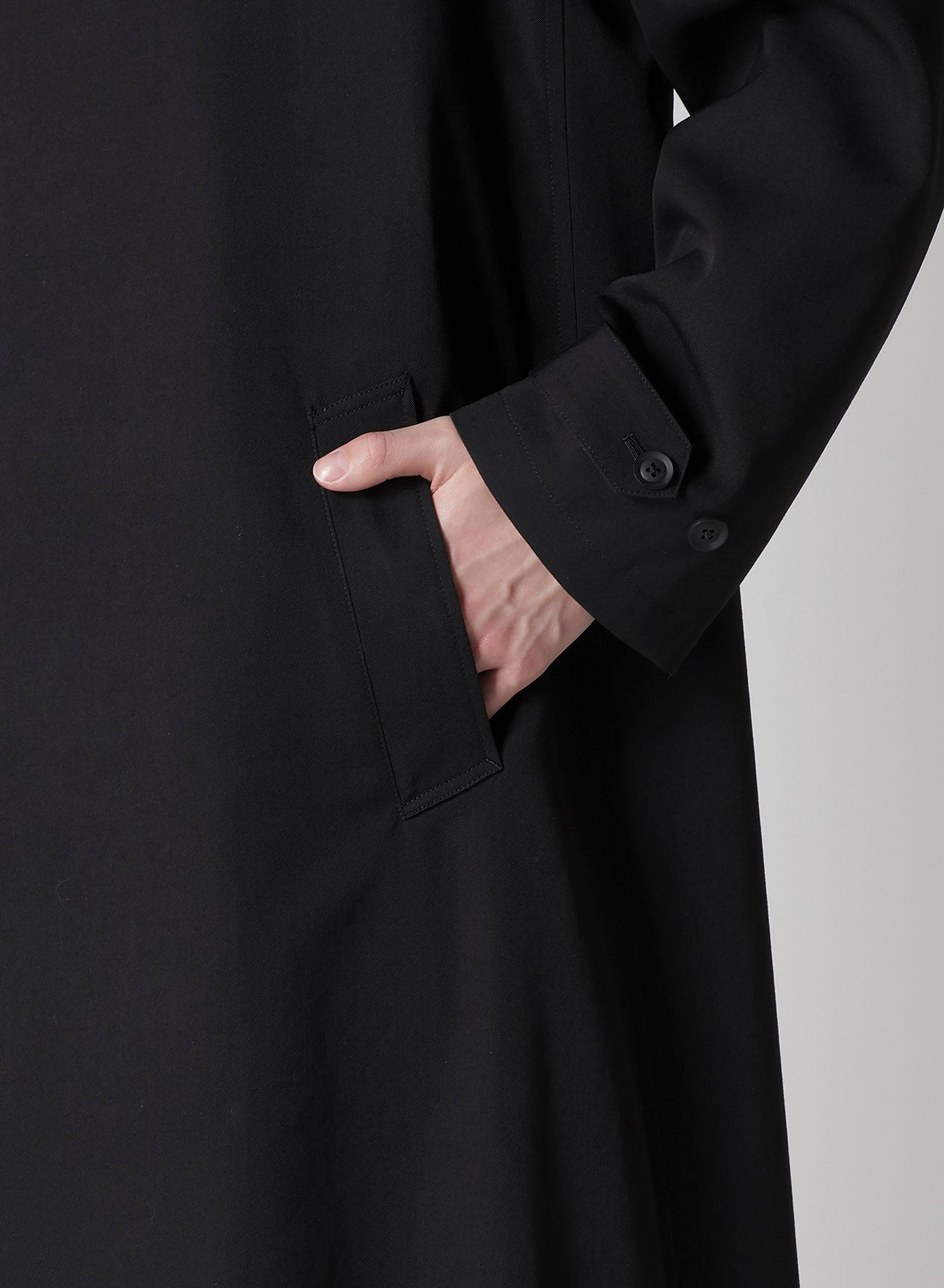 WOOL GABARDINE DESIGNED SLEEVE COAT
