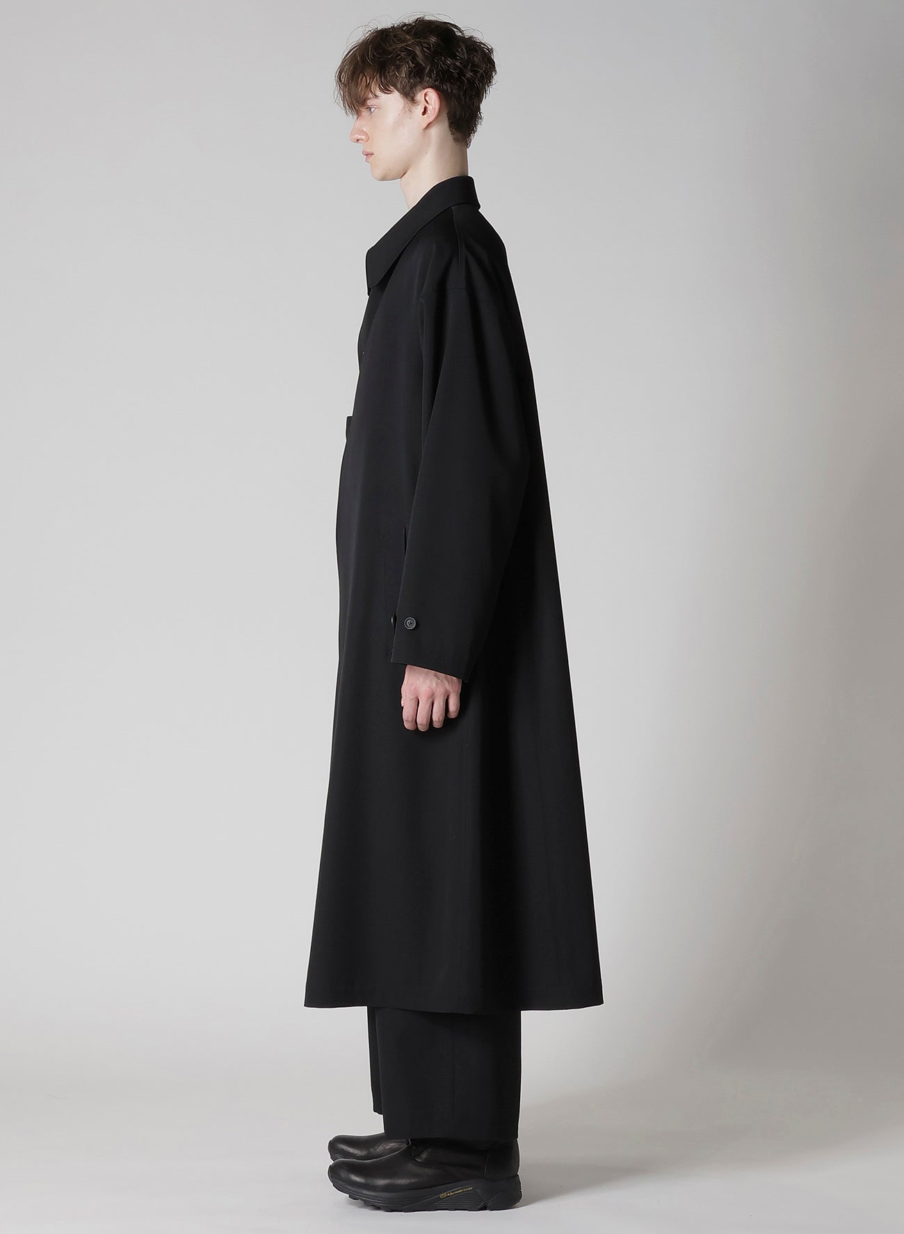 WOOL GABARDINE DESIGNED SLEEVE COAT