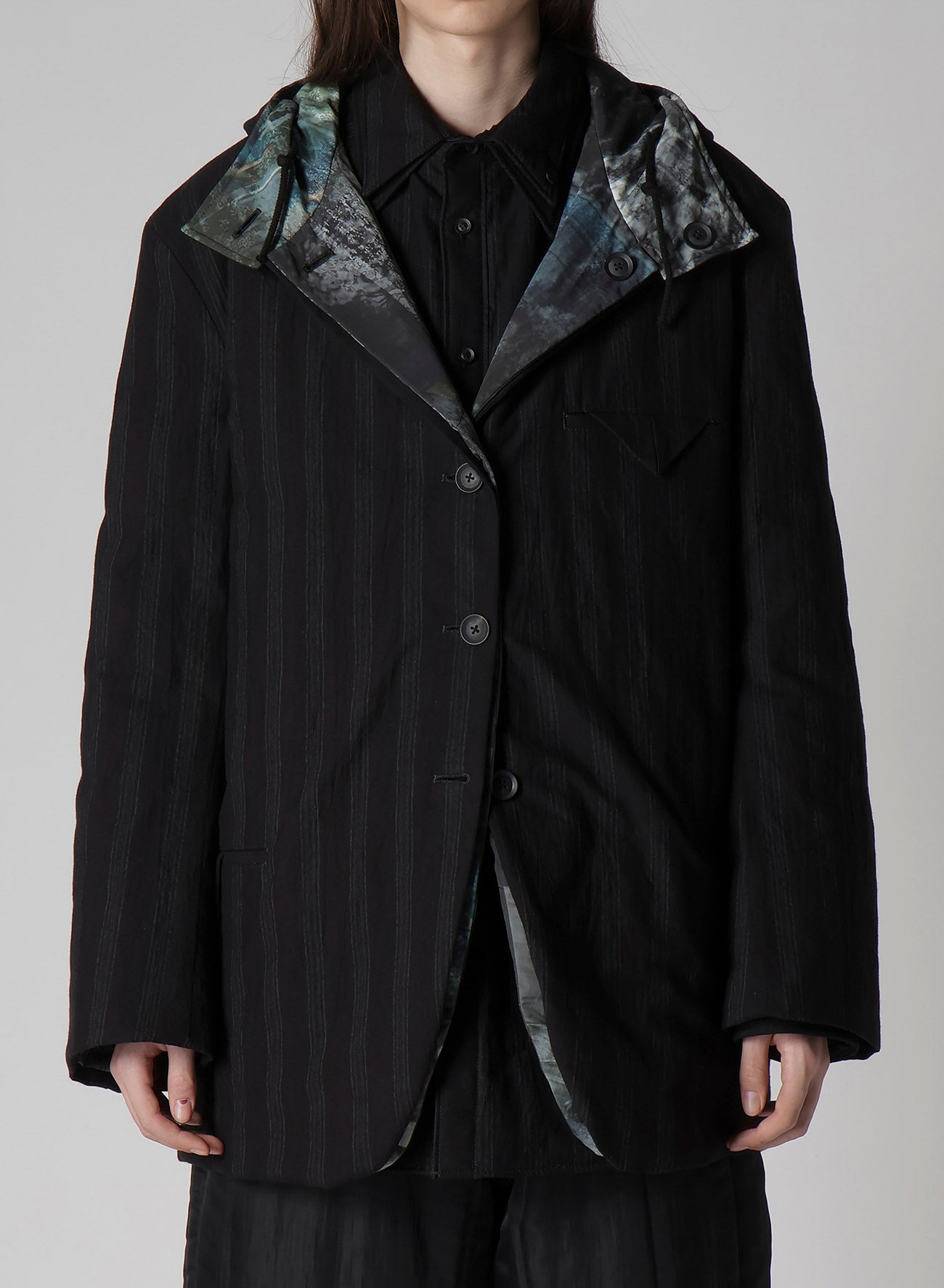 DIAGONAL PADDED PRINTED HOOD JACKET