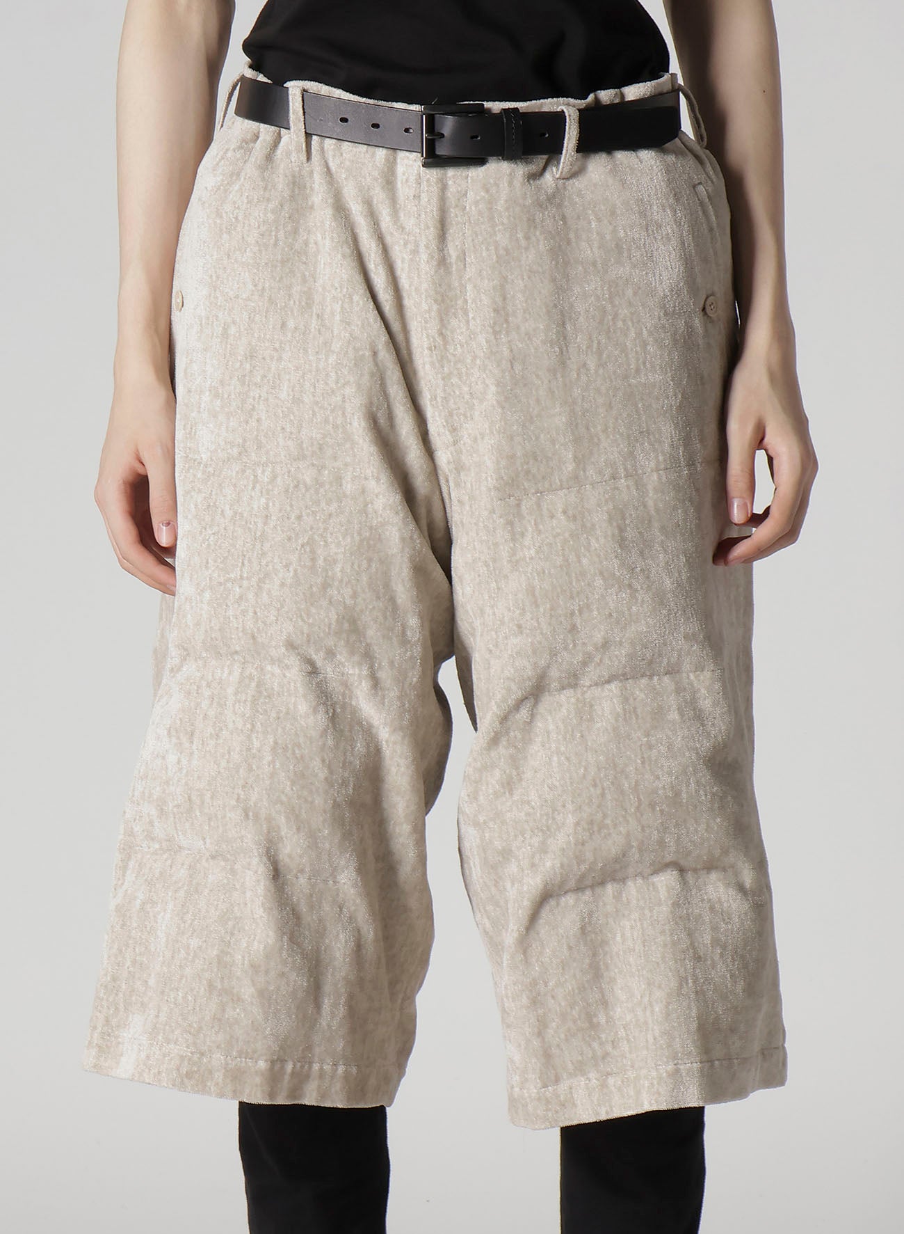 RAW LINEN VELVET PADDED SHORT PANTS