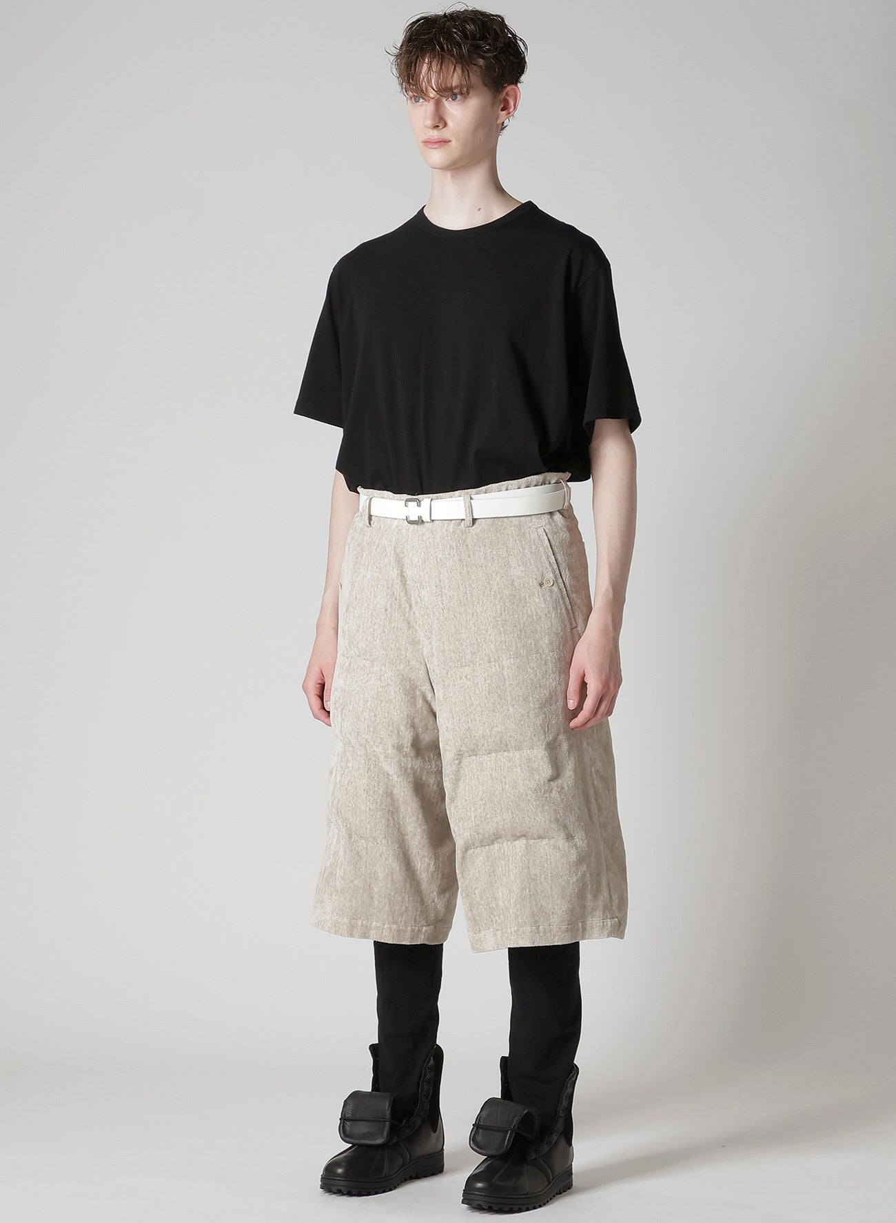 RAW LINEN VELVET PADDED SHORT PANTS