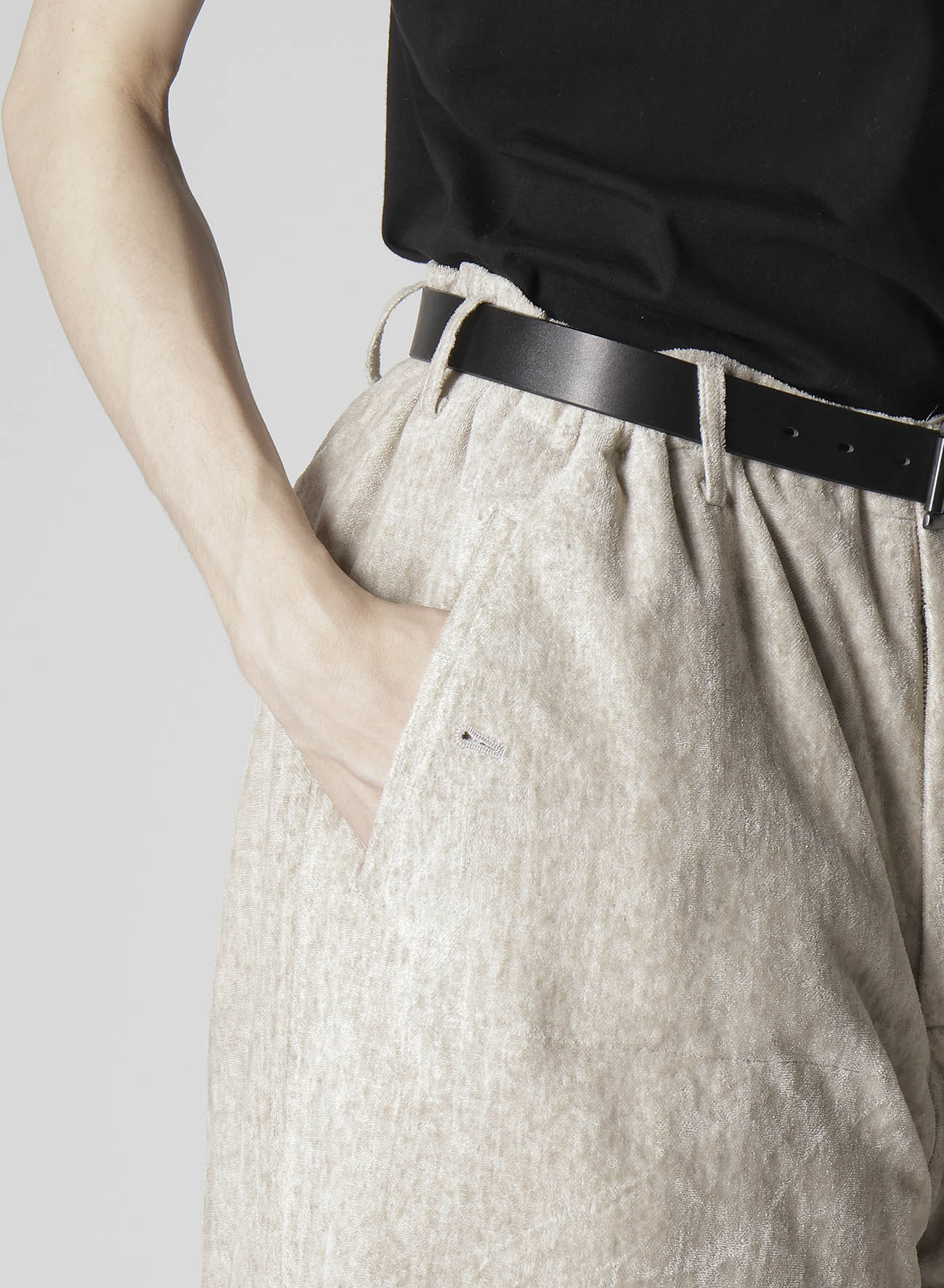 RAW LINEN VELVET PADDED SHORT PANTS