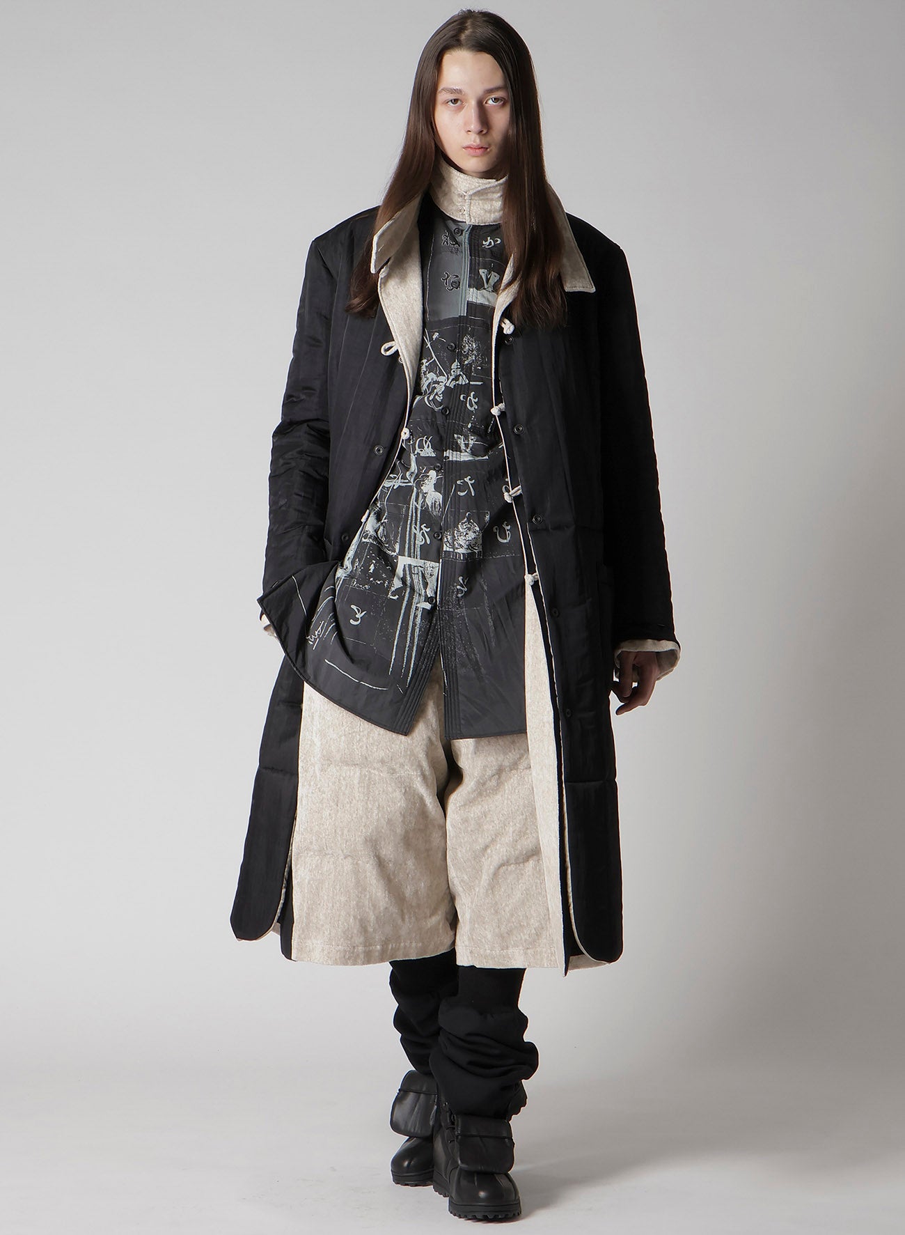 RAW LINEN VELVET PADDED SHORT PANTS
