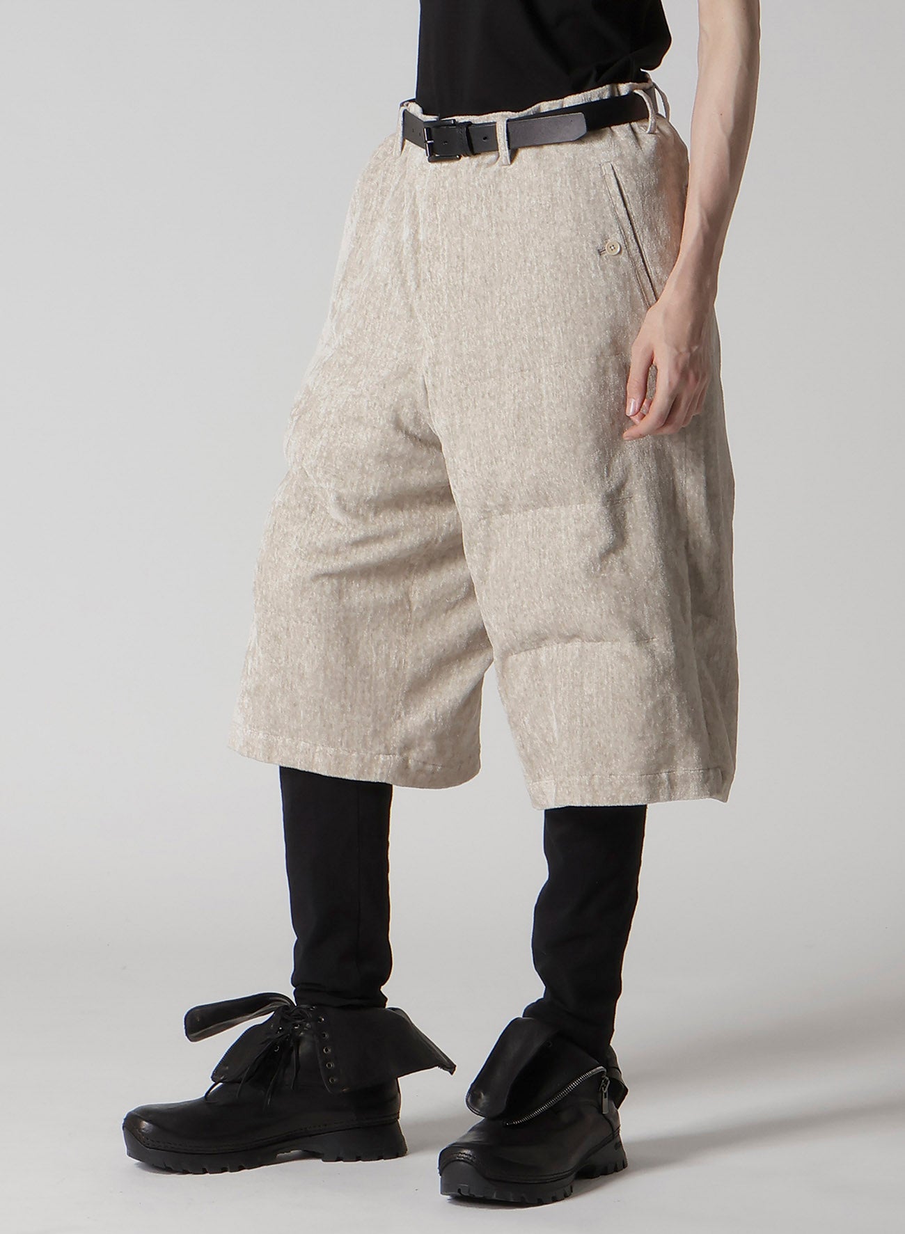 RAW LINEN VELVET PADDED SHORT PANTS