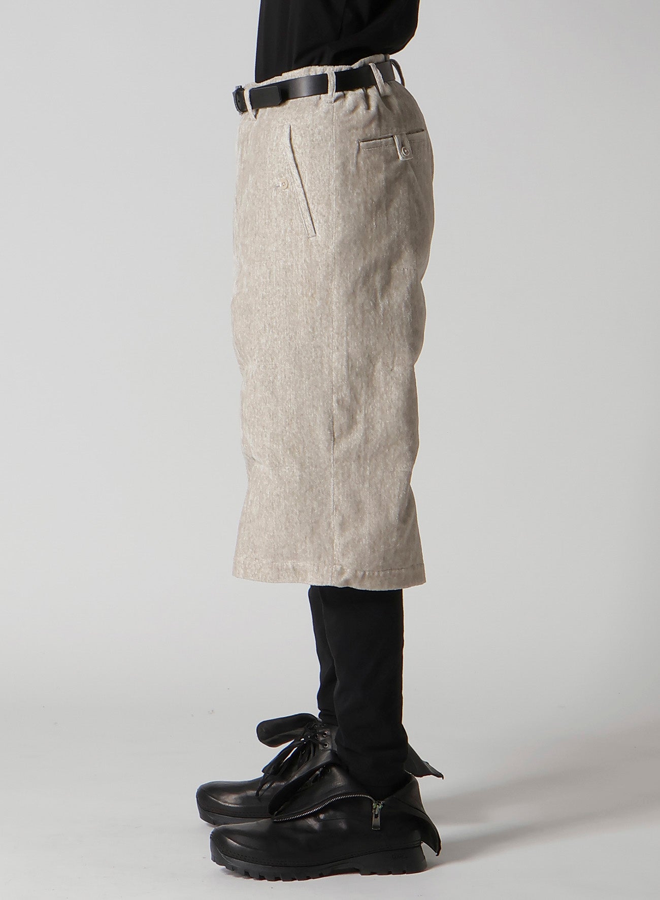 RAW LINEN VELVET PADDED SHORT PANTS