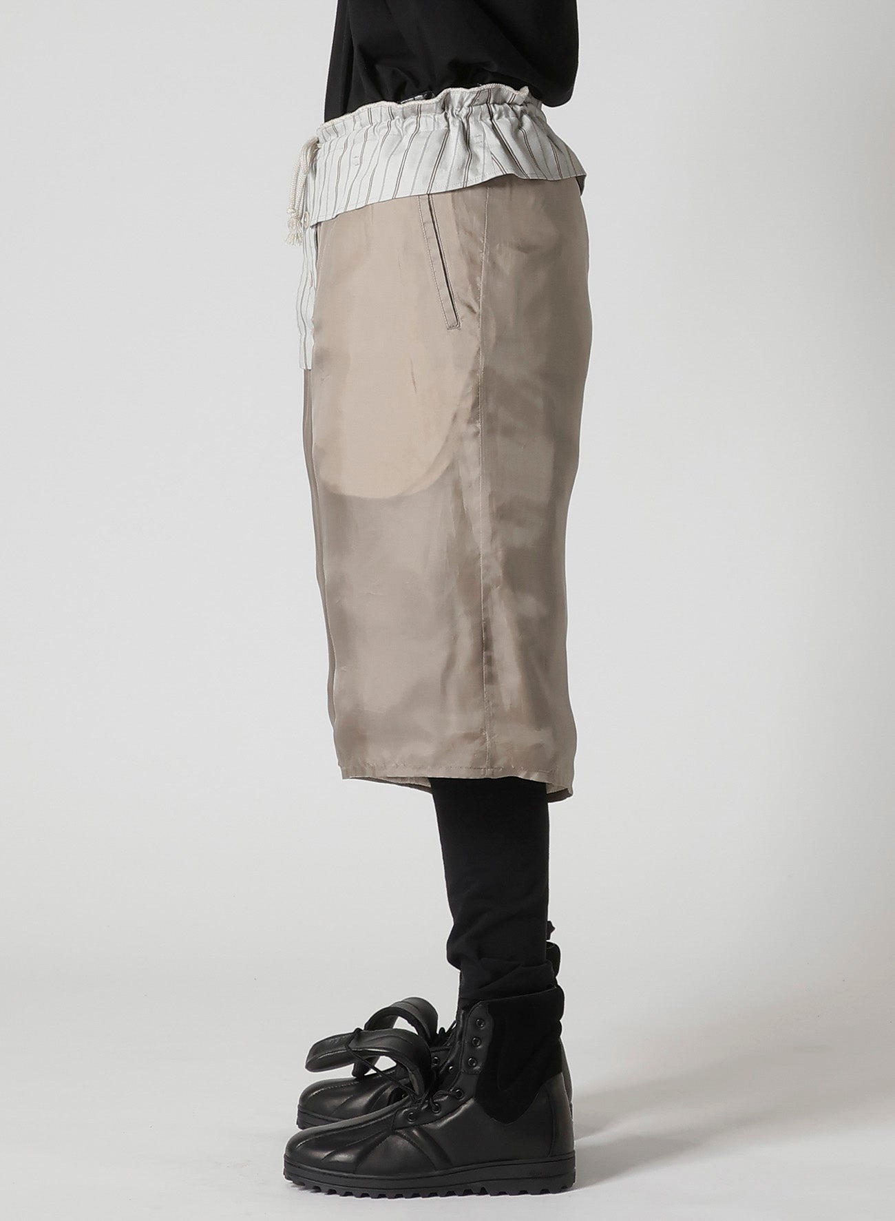 RAW LINEN VELVET PADDED SHORT PANTS