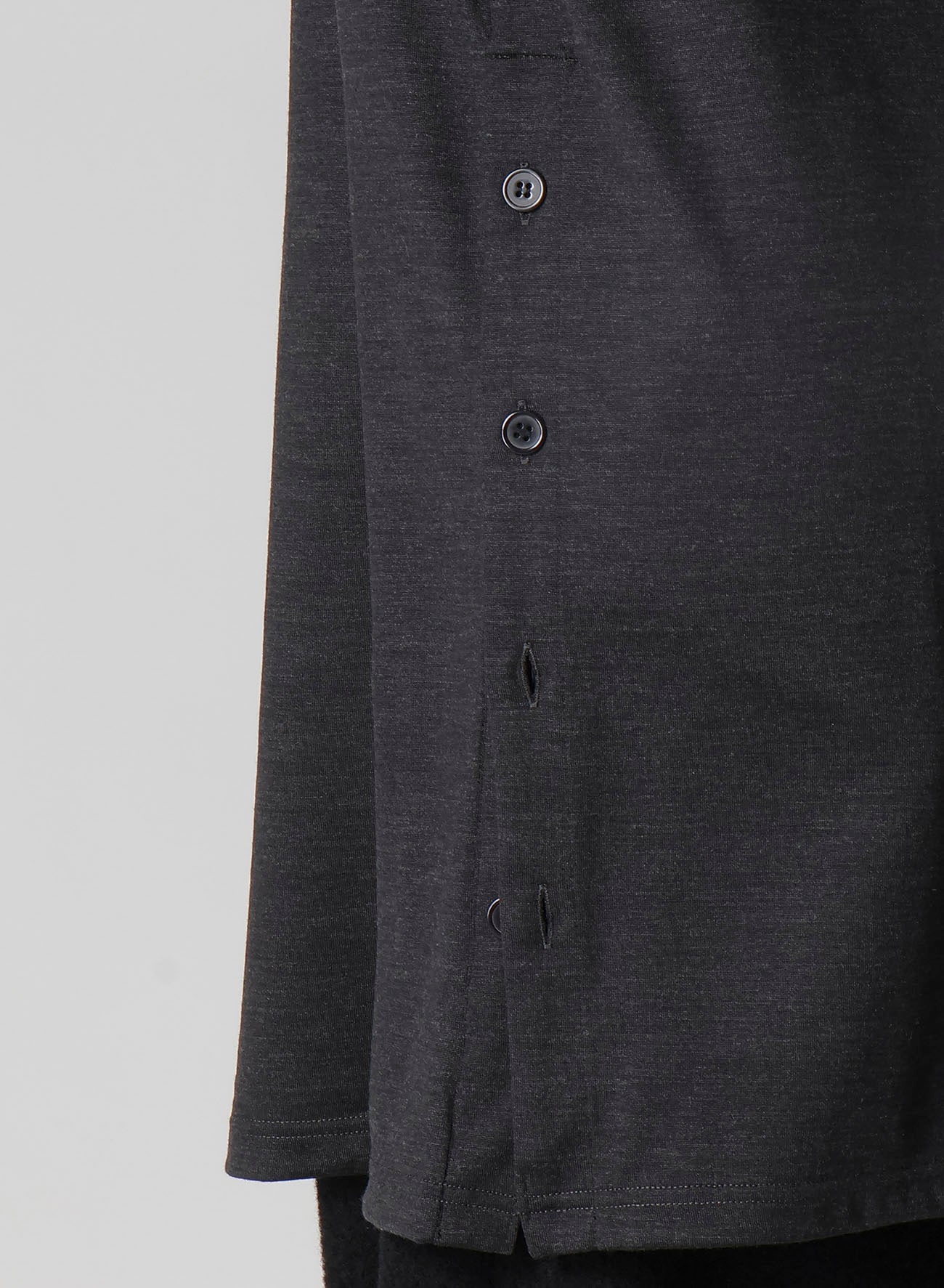 WOOL SINGLE JERSEY SIDE SLIT BUTTON DETAIL T