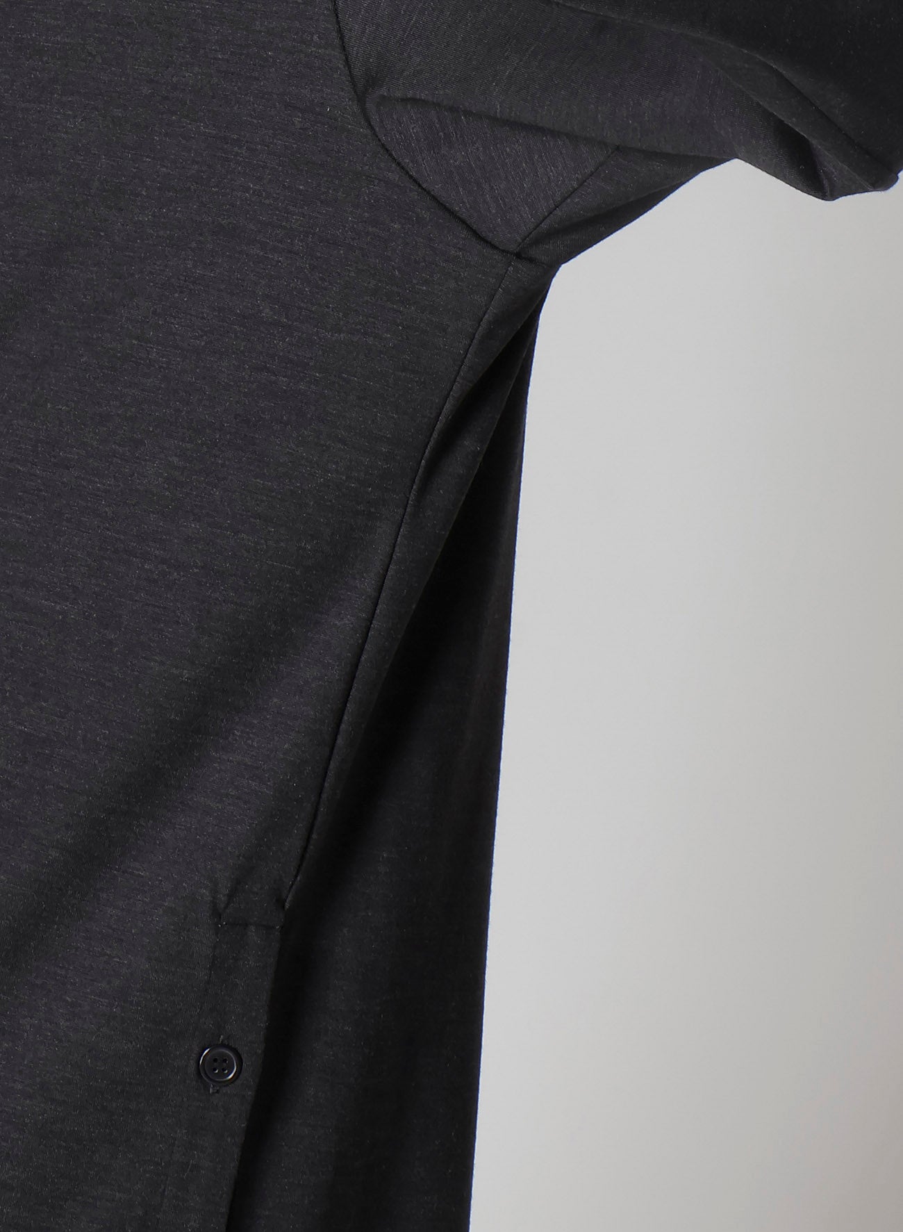 WOOL SINGLE JERSEY SIDE SLIT BUTTON DETAIL T