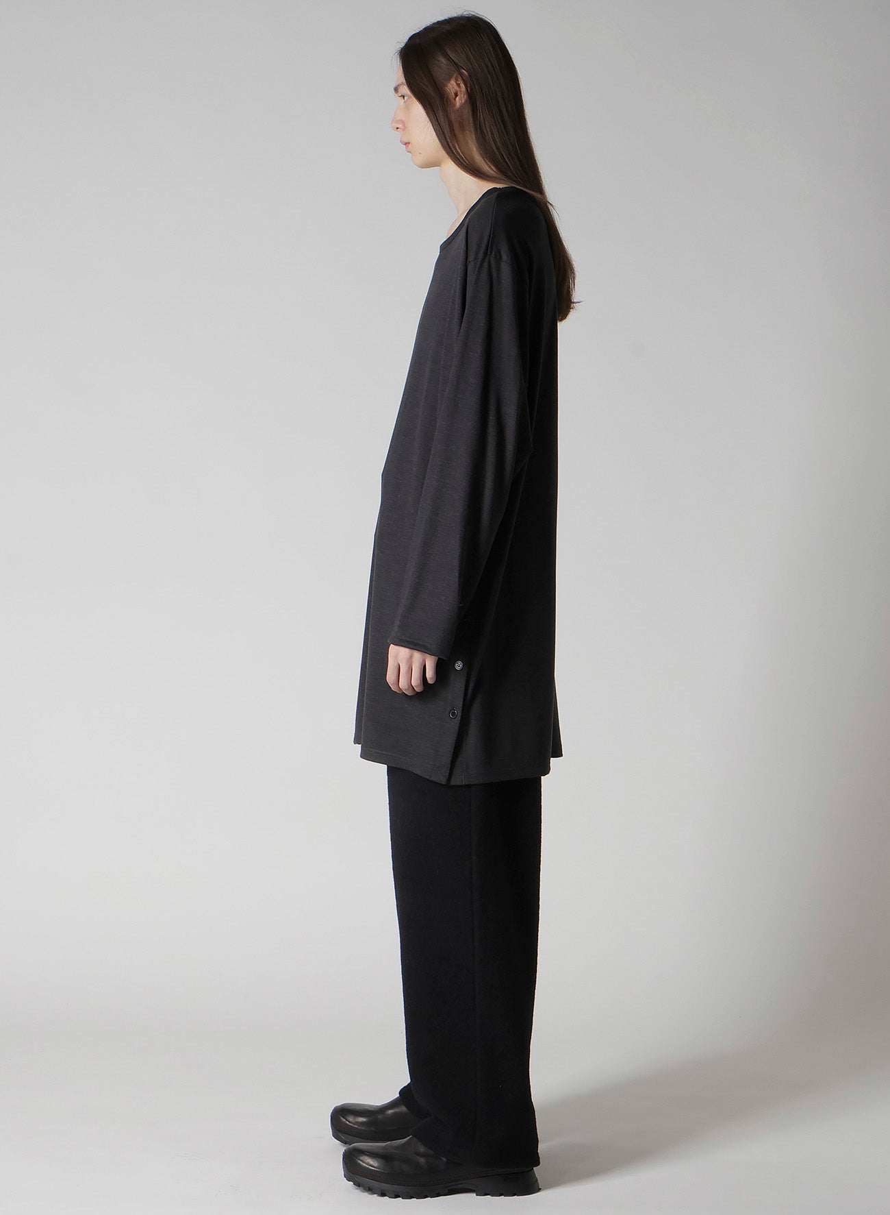 WOOL SINGLE JERSEY SIDE SLIT BUTTON DETAIL T