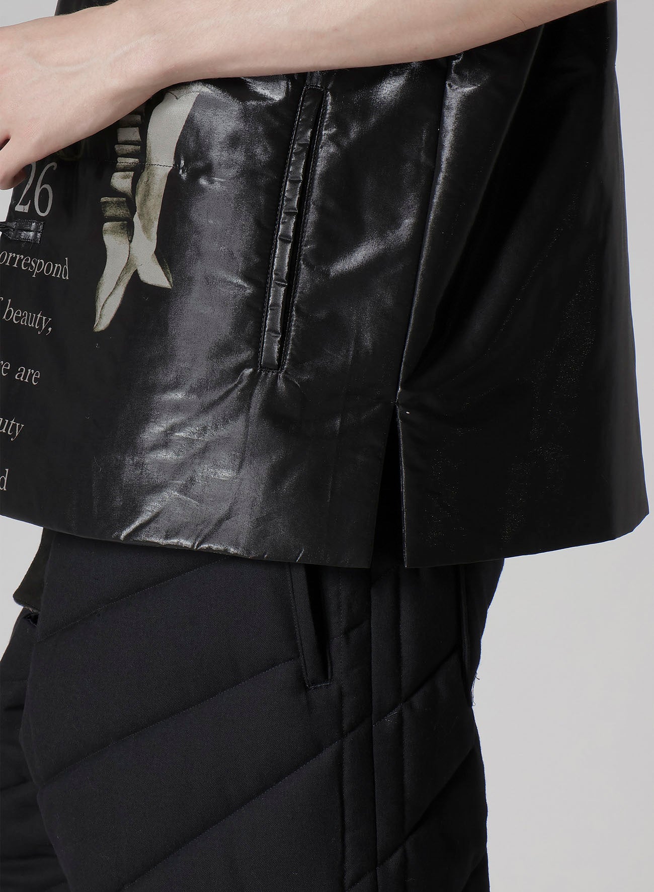 PAPER LOGO PRINTED CHINESE COLLAR VEST