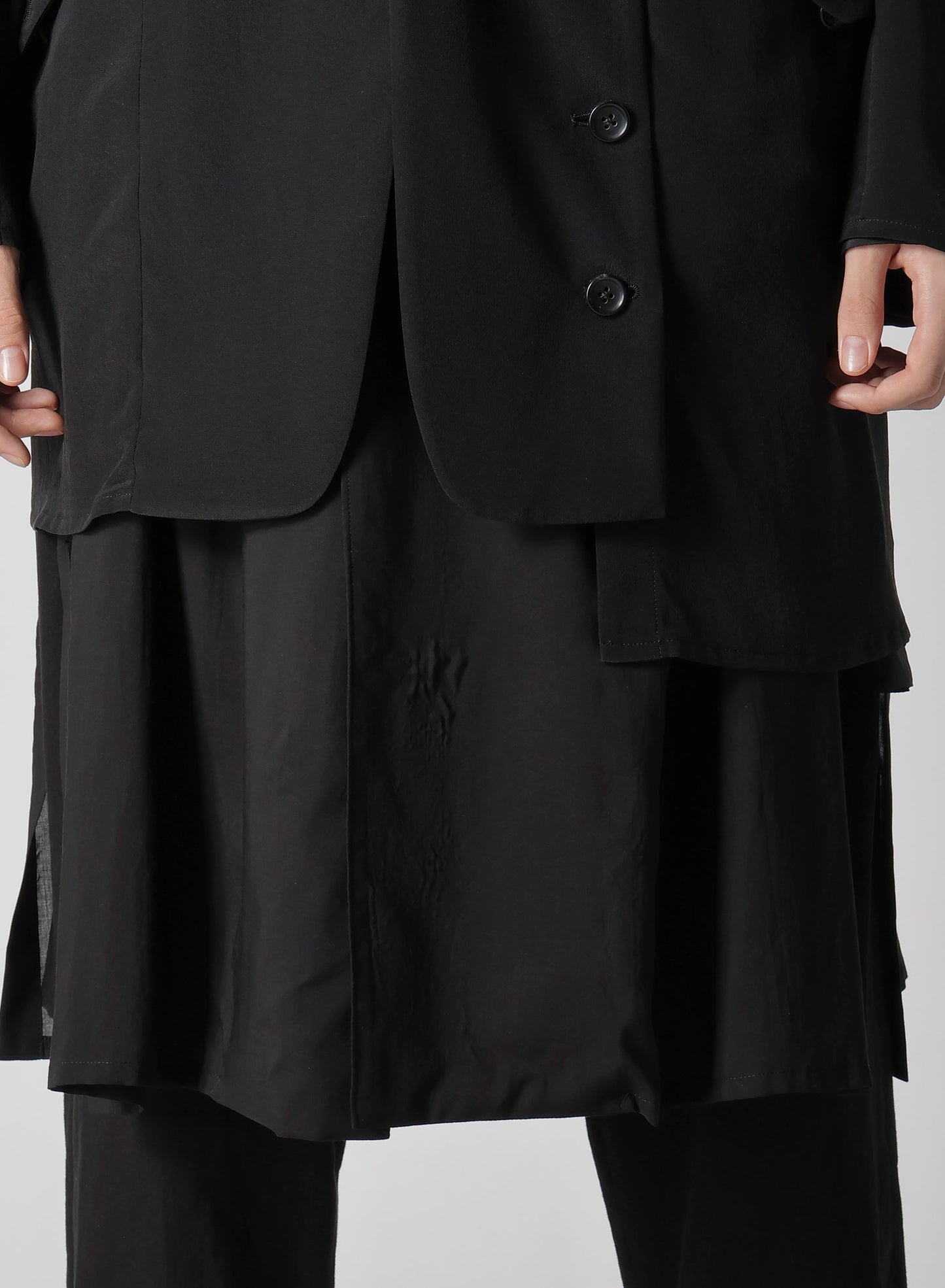 12M SILK DECINE ASYMMETRY BUTTON DETAIL JACKET