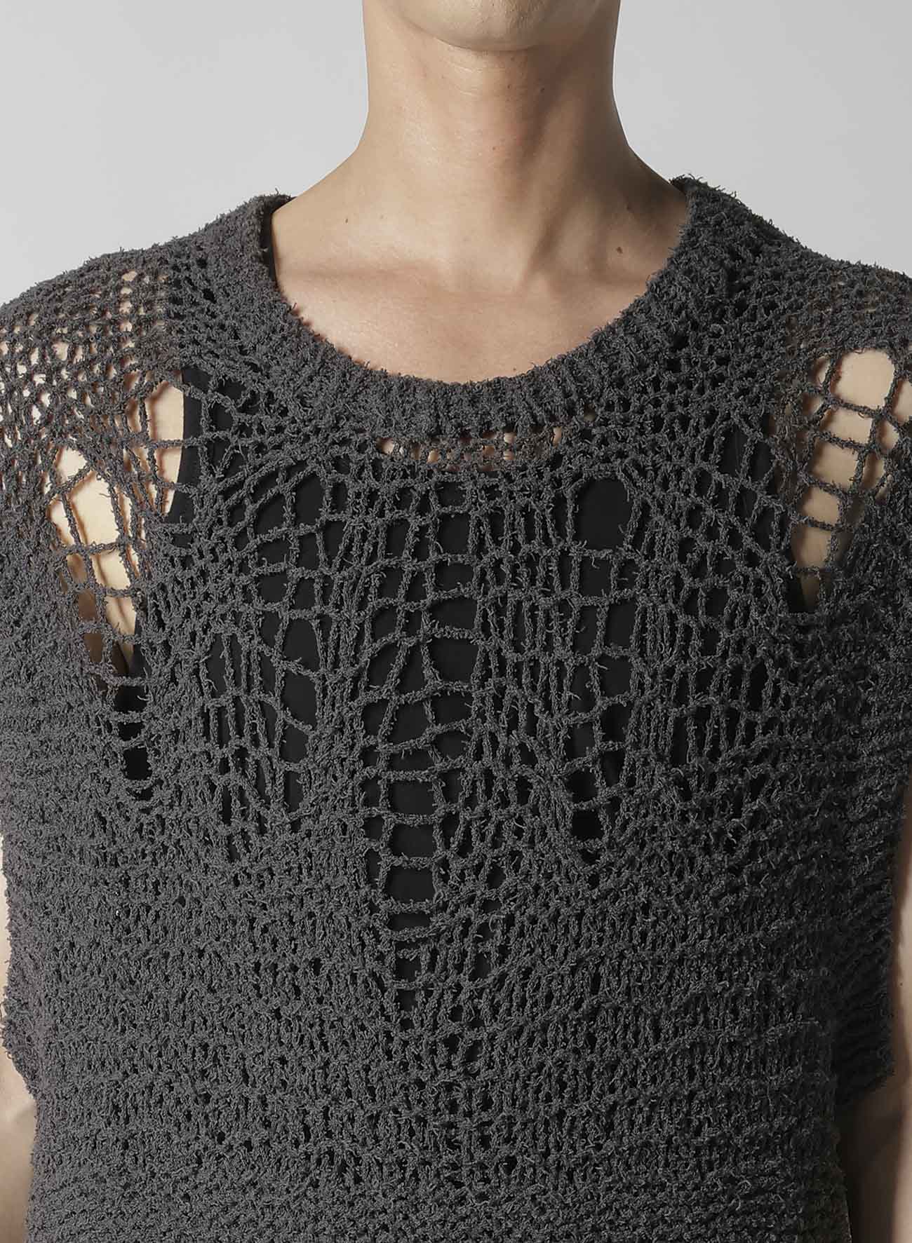 HAND KNITTED DAMAGE PROCESSED GARTER ROUND NECK VEST