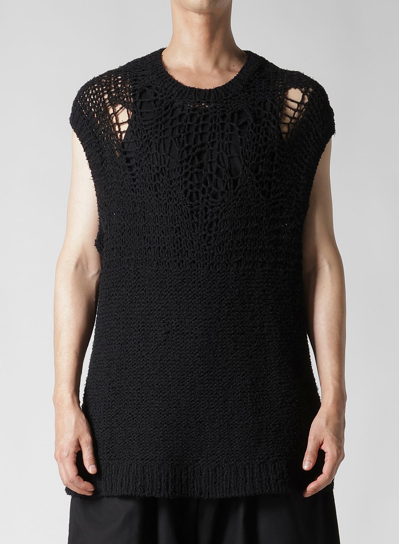 HAND KNITTED DAMAGE PROCESSED GARTER ROUND NECK VEST