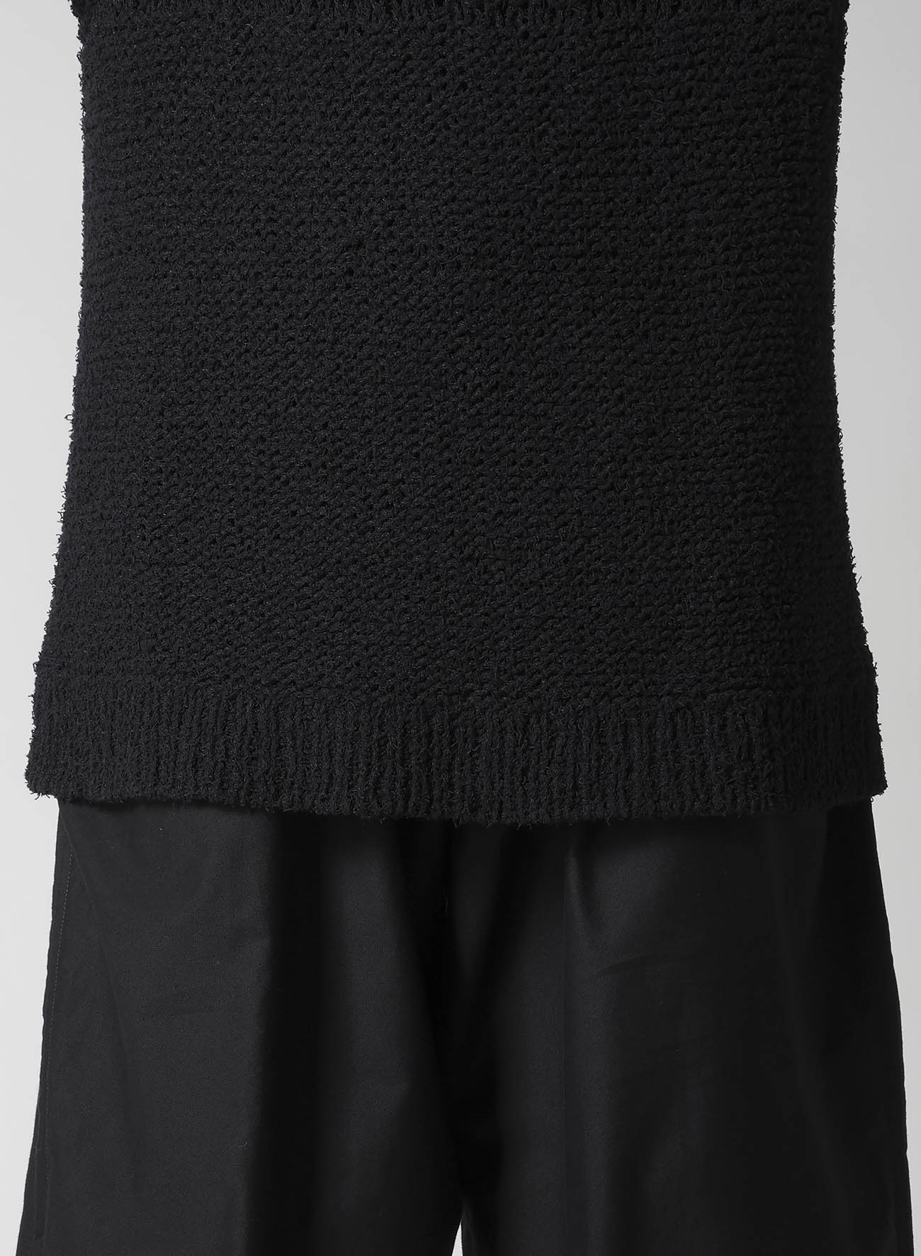 HAND KNITTED DAMAGE PROCESSED GARTER ROUND NECK VEST