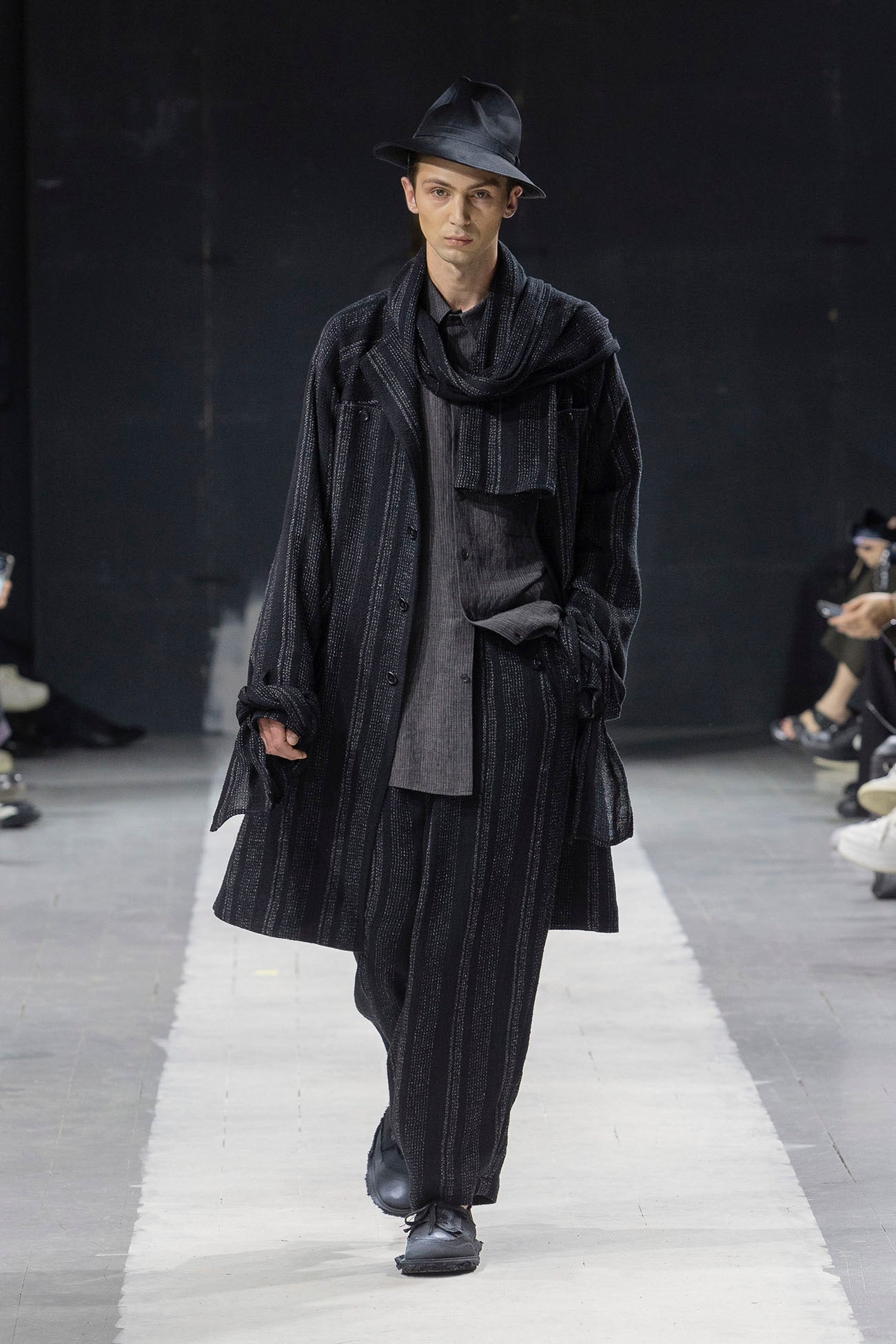 C/L S.T A K-JA W/DETACHABLE STOLE