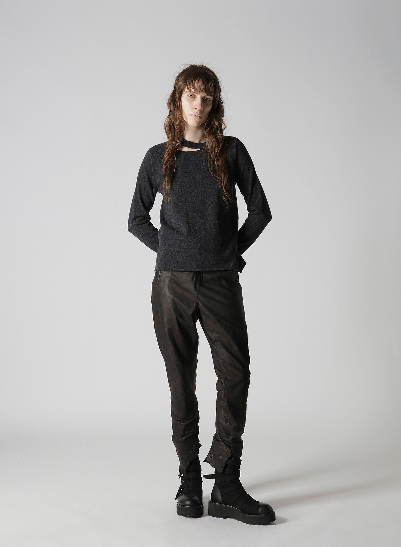 CASHMERE SINGLE JERSEY ROUND NECK SLIT KNIT