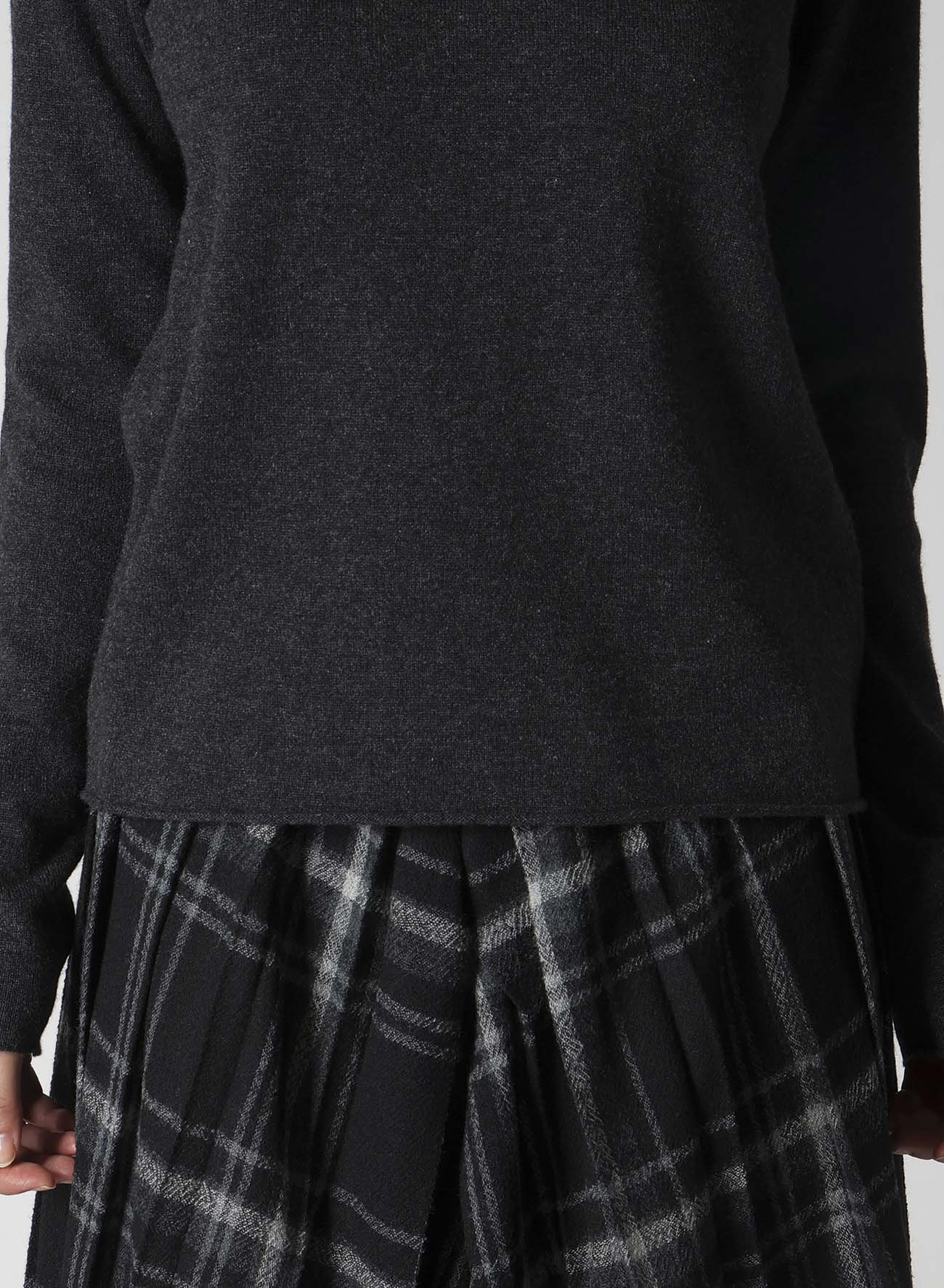 CASHMERE SINGLE JERSEY HIGH NECK SLIT KNIT
