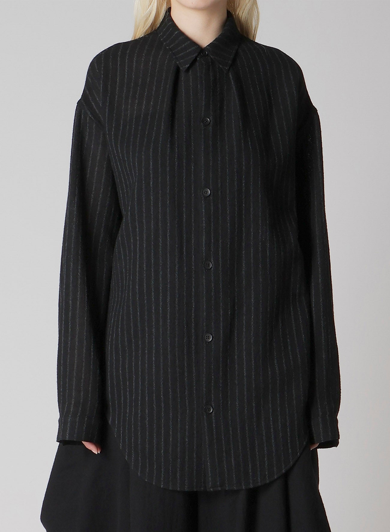 STRIPE GAUZE NECK TUCK SHIRT