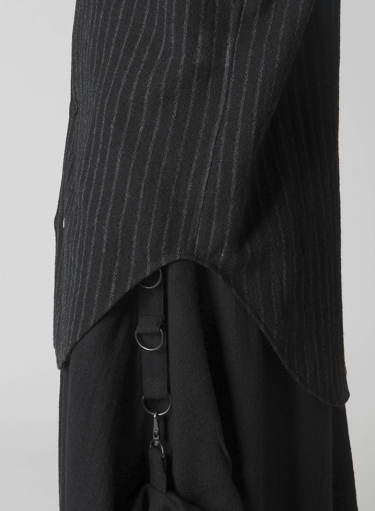 STRIPE GAUZE NECK TUCK SHIRT