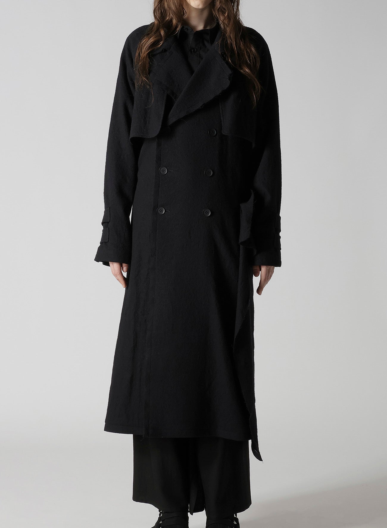SHRINKED SERGE BACK DRAPE TRENCH COAT