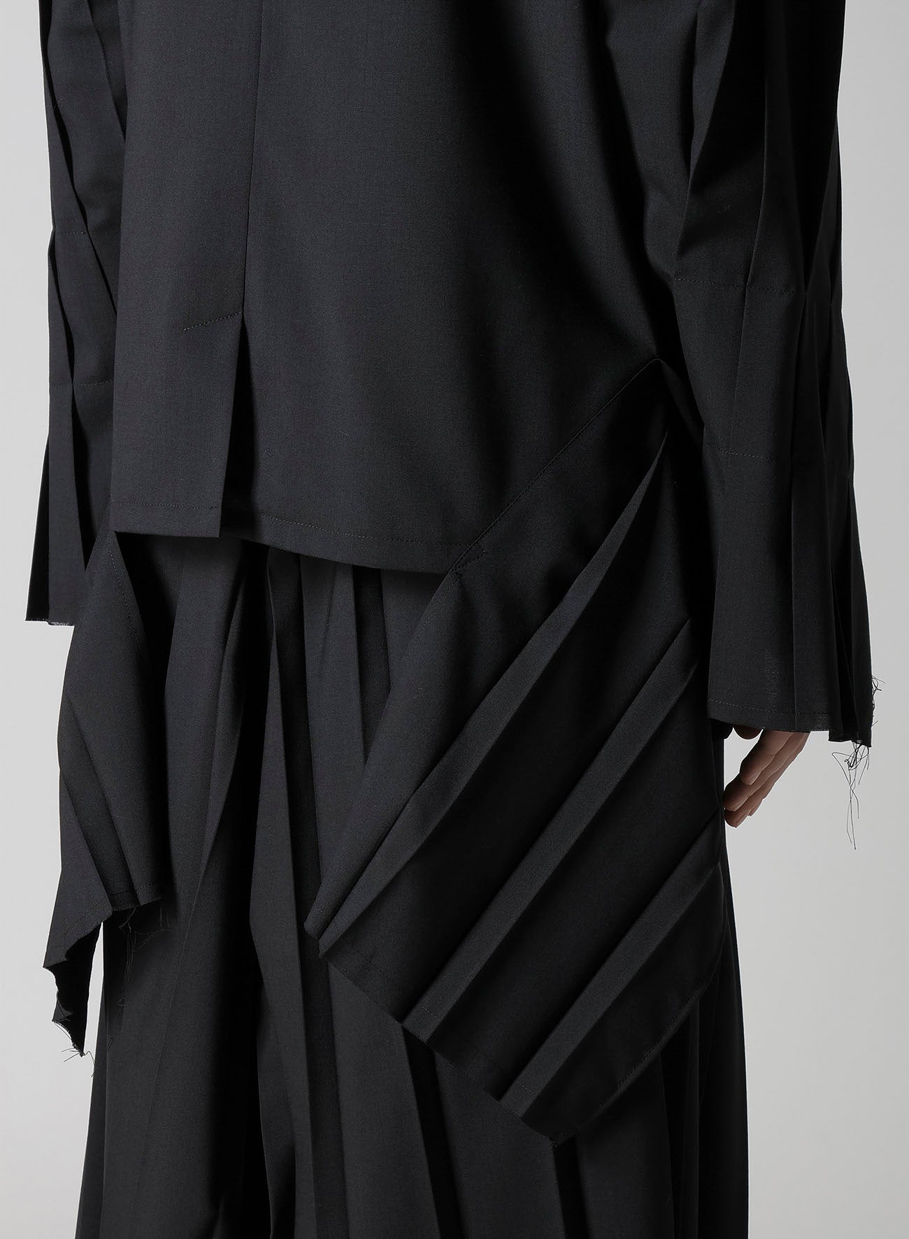 TROPICAL PLEATS SLEEVE JACKET