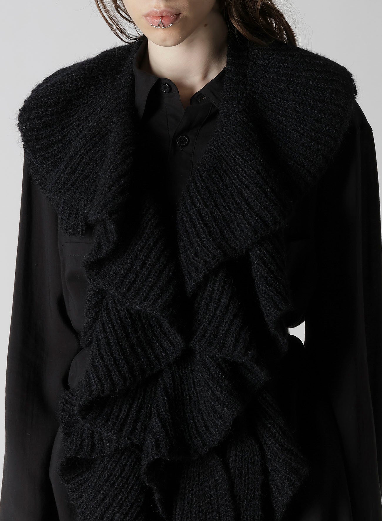 LOOSE TENTION RIB FLUFFY FRILLED SCARF