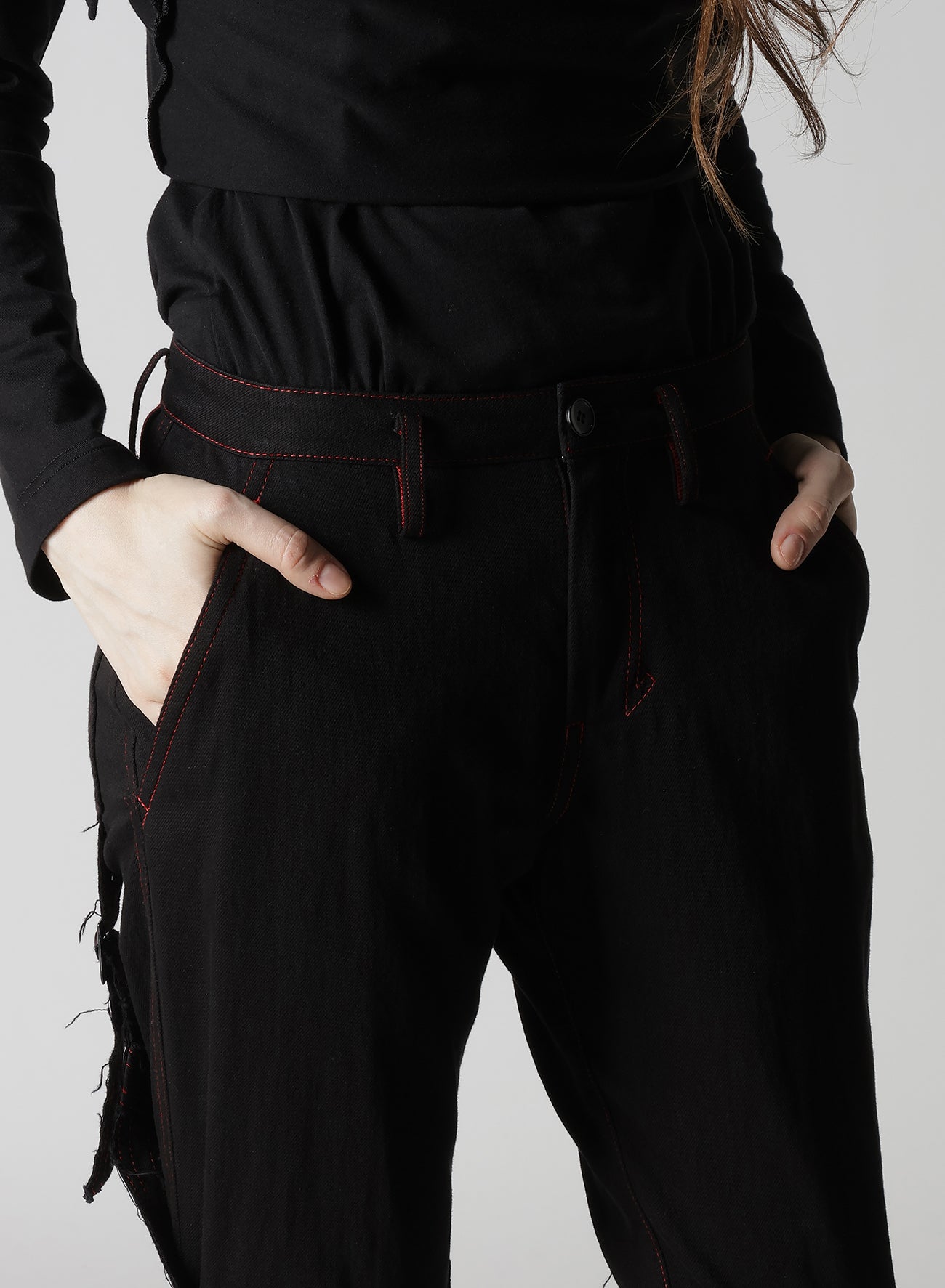 BLACK DENIM BELTED PANTS