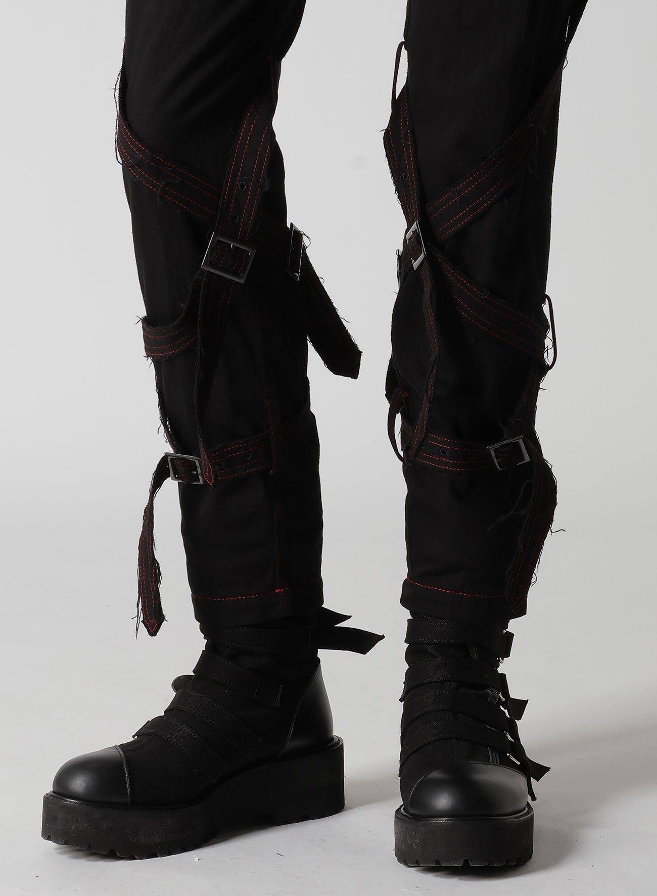 BLACK DENIM BELTED PANTS