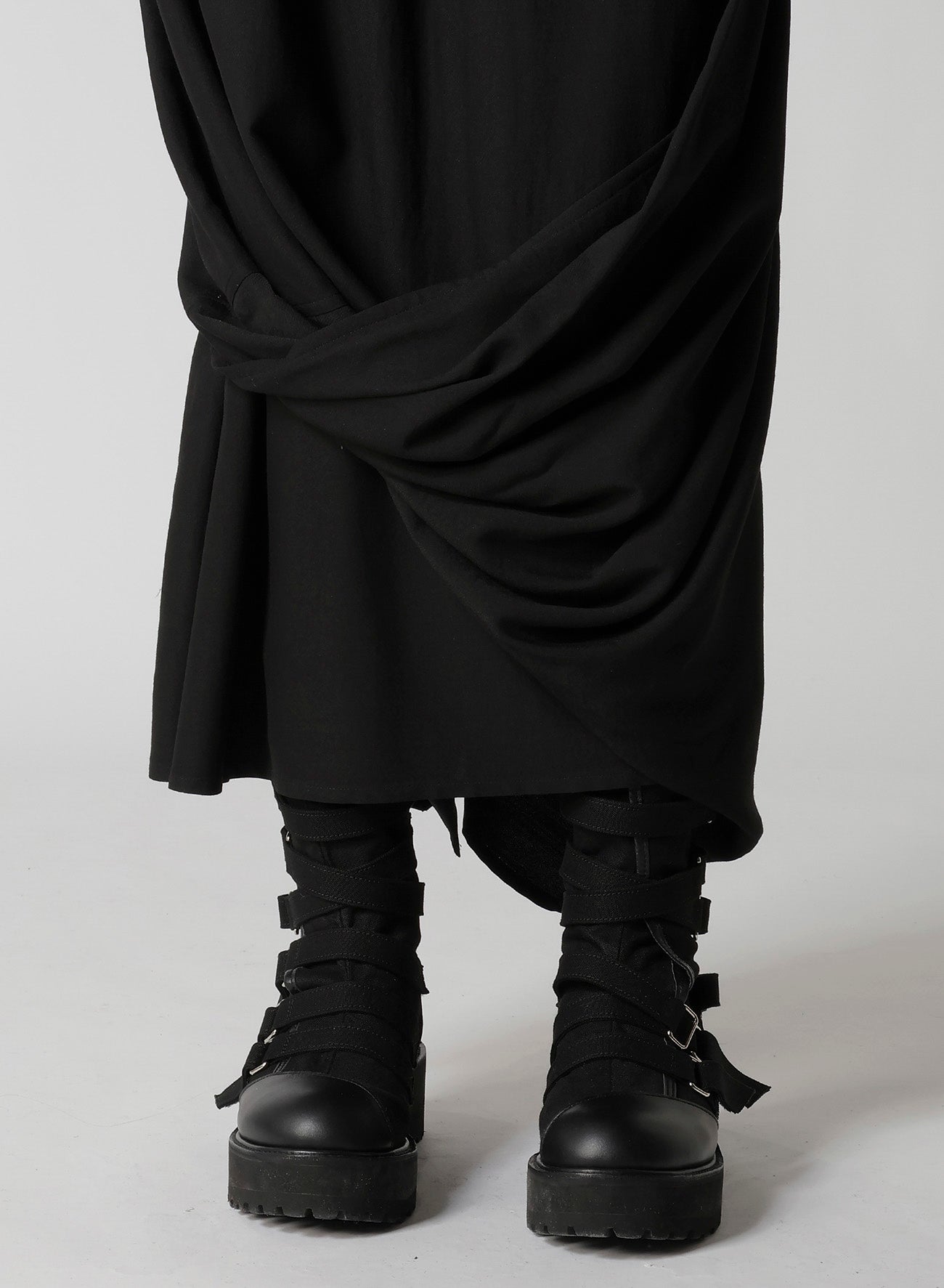 MILLED GABARDINE TWIST SKIRT
