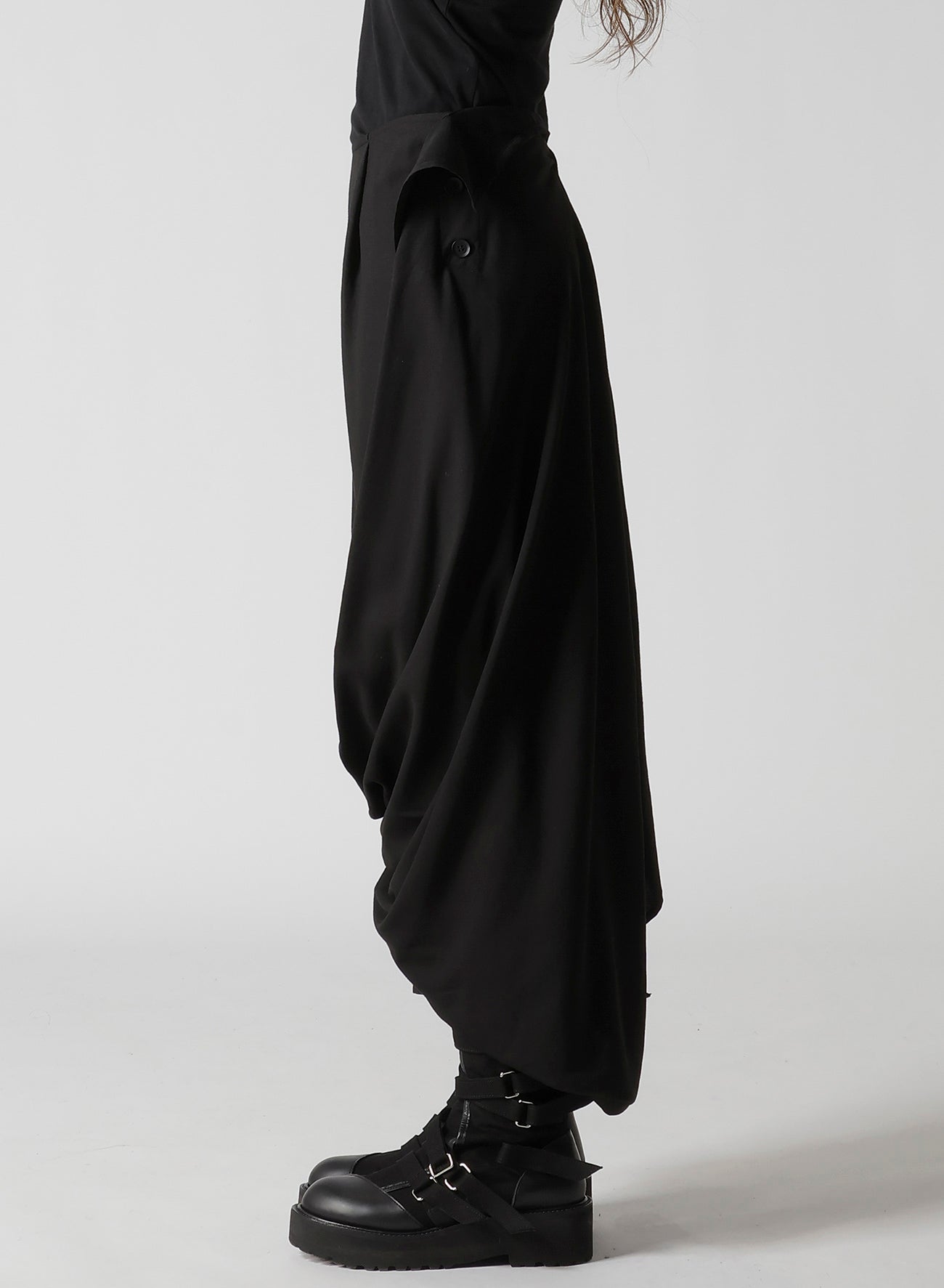 MILLED GABARDINE TWIST SKIRT