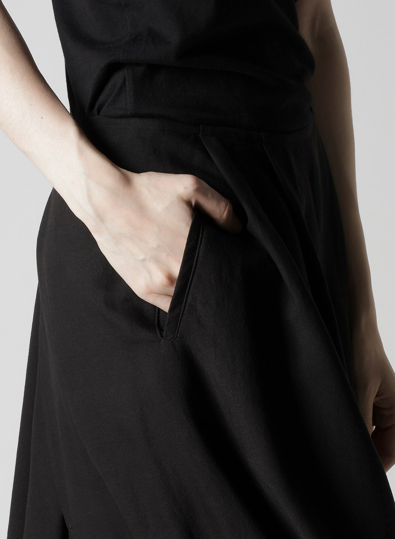 MILLED GABARDINE TWIST SKIRT