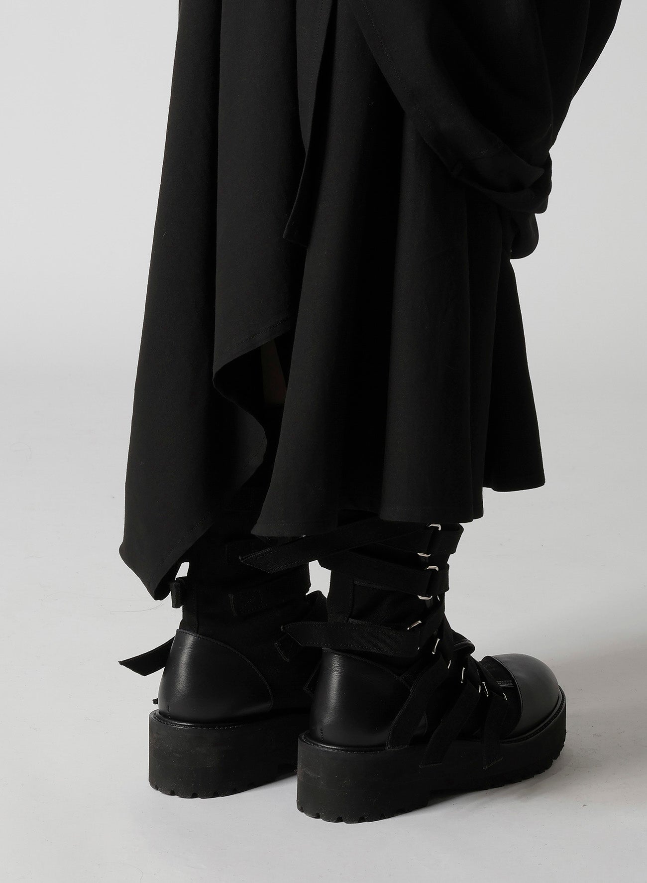 MILLED GABARDINE TWIST SKIRT